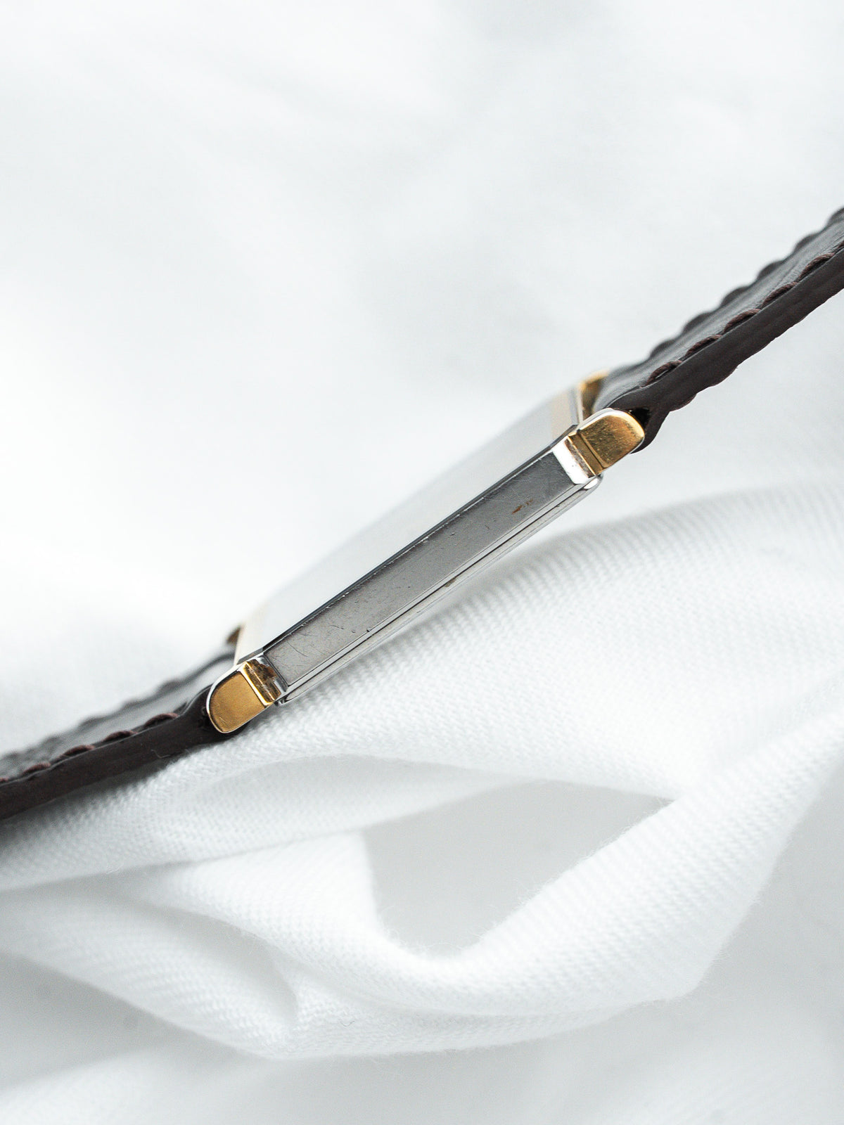هيكل جانبي فائق النحافة، جانب من الفولاذ المصقول - ساعة Seiko Dolce 7730-5020 فينتاج - Atelier Victor