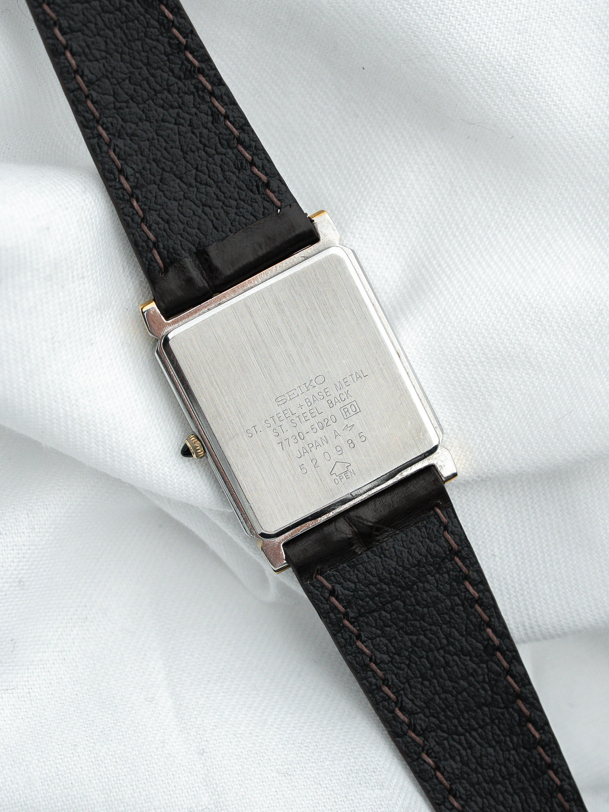 ظهر العلبة من الفولاذ - ساعة Seiko Dolce 7730-5020 فينتاج - Atelier Victor