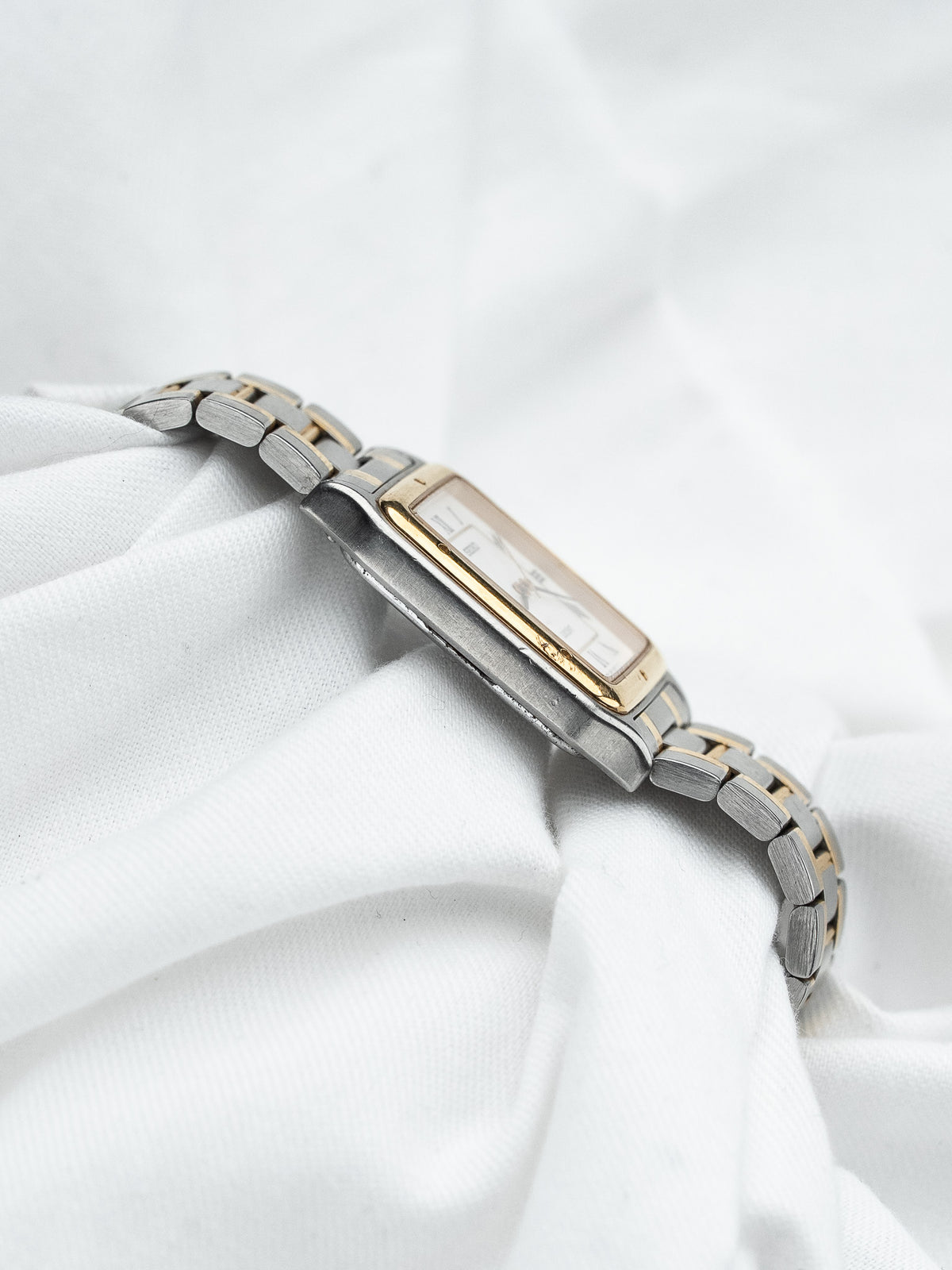 侧面与间金表链 - Seiko Lucent 7N01-5190 复古 Watch - Atelier Victor
