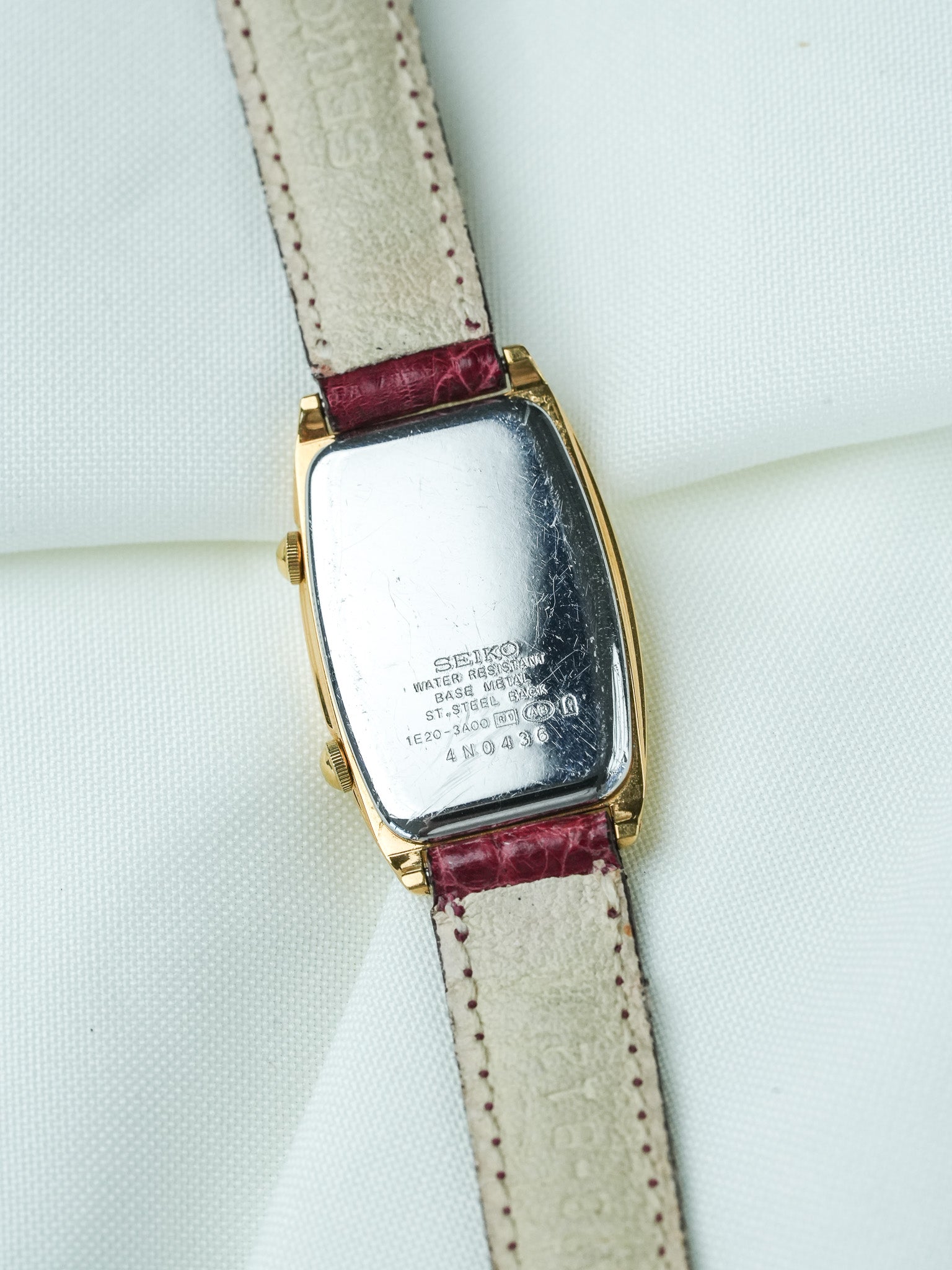 Montre Seiko Vintage - Tank "Dual Time" Plaqué or Rouge (1995) - Atelier Victor
