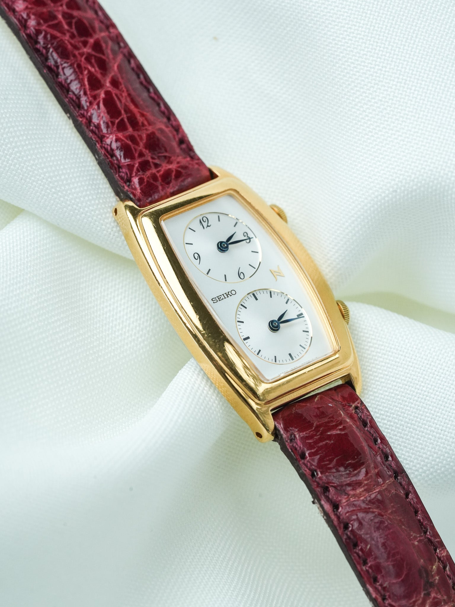 Montre Seiko Vintage - Tank "Dual Time" Plaqué or Rouge (1995) - Atelier Victor