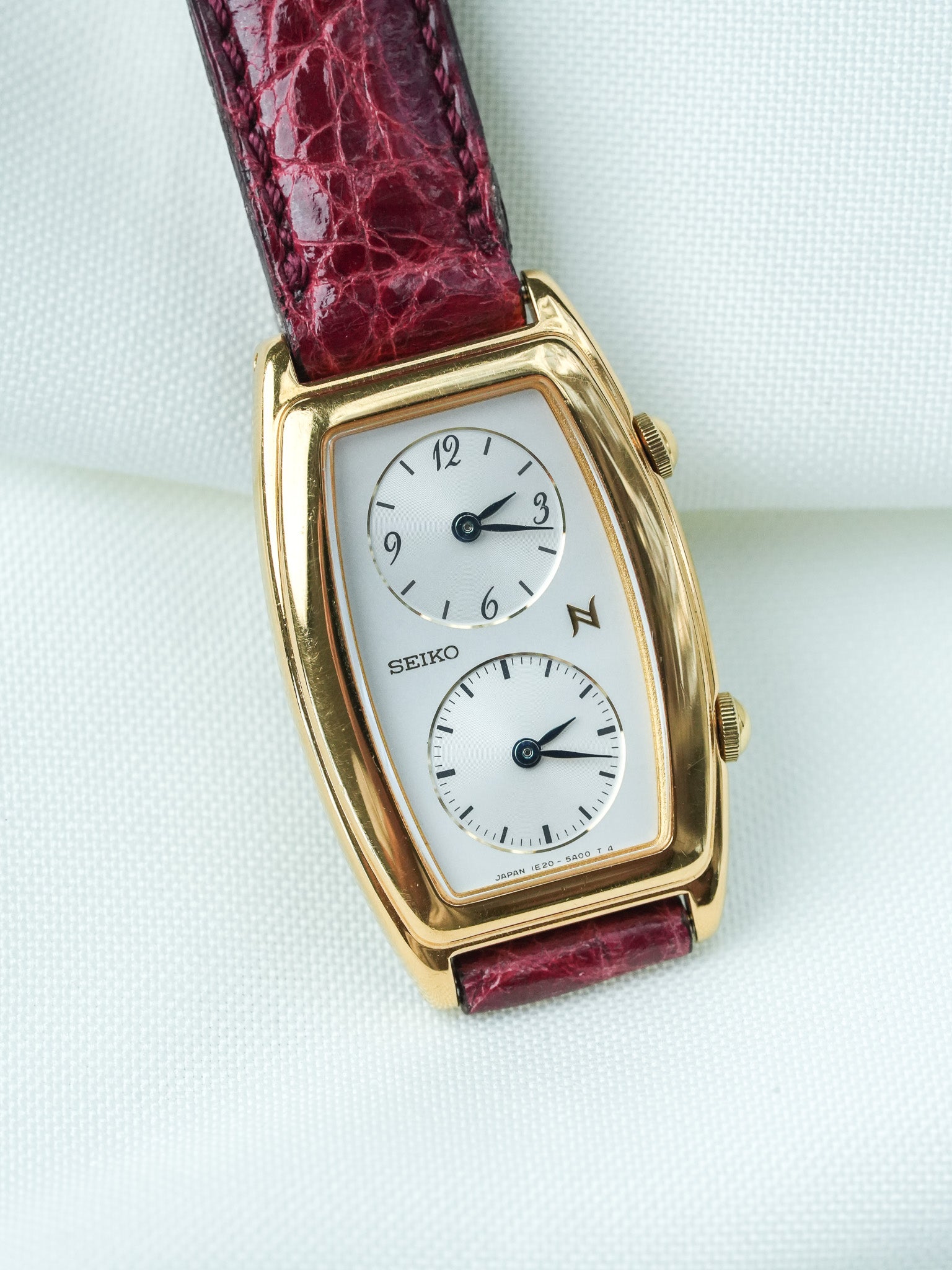 Montre Seiko Vintage - Tank "Dual Time" Plaqué or Rouge (1995) - Atelier Victor