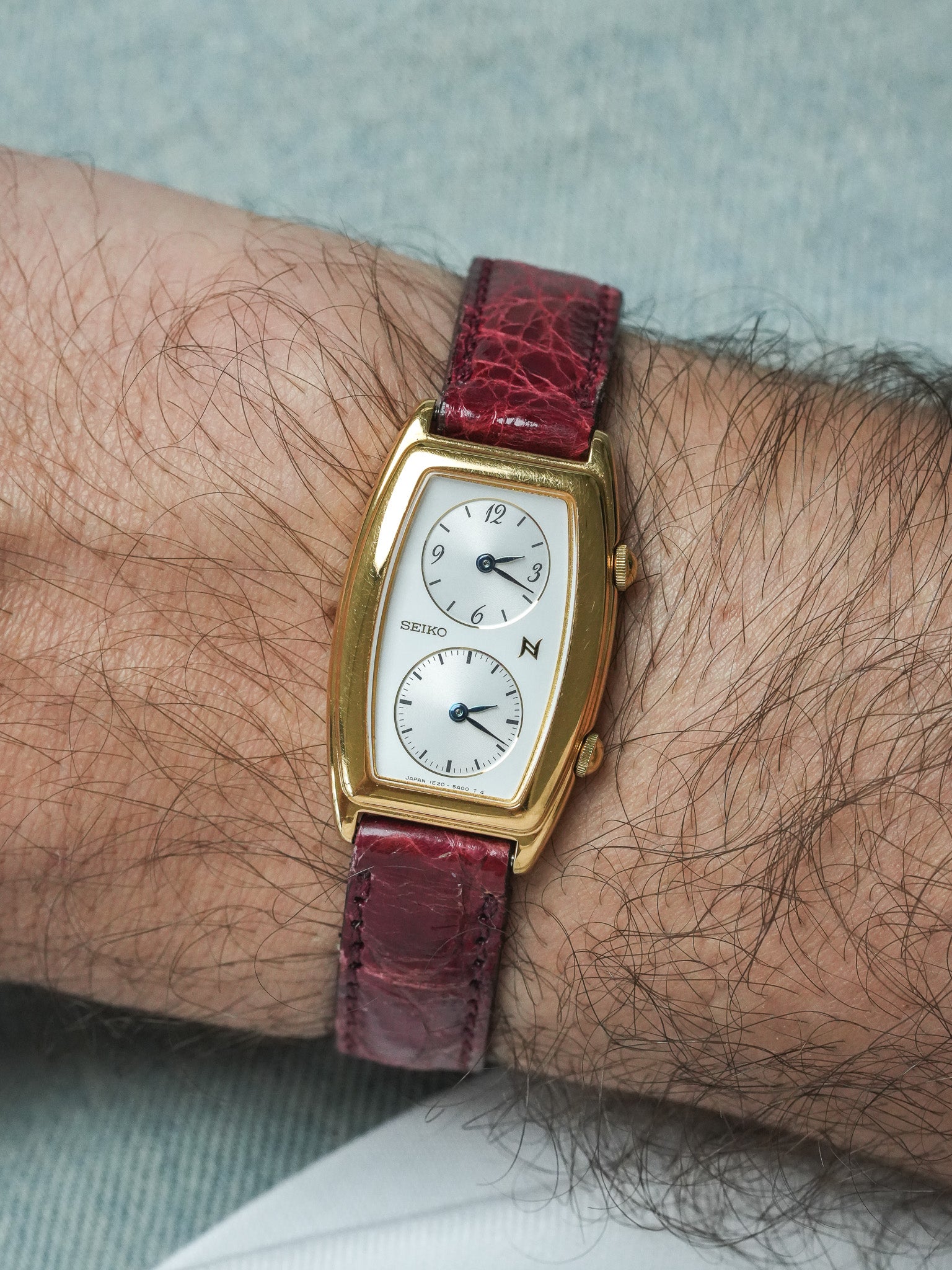 Montre Seiko Vintage - Tank "Dual Time" Plaqué or Rouge (1995) - Atelier Victor