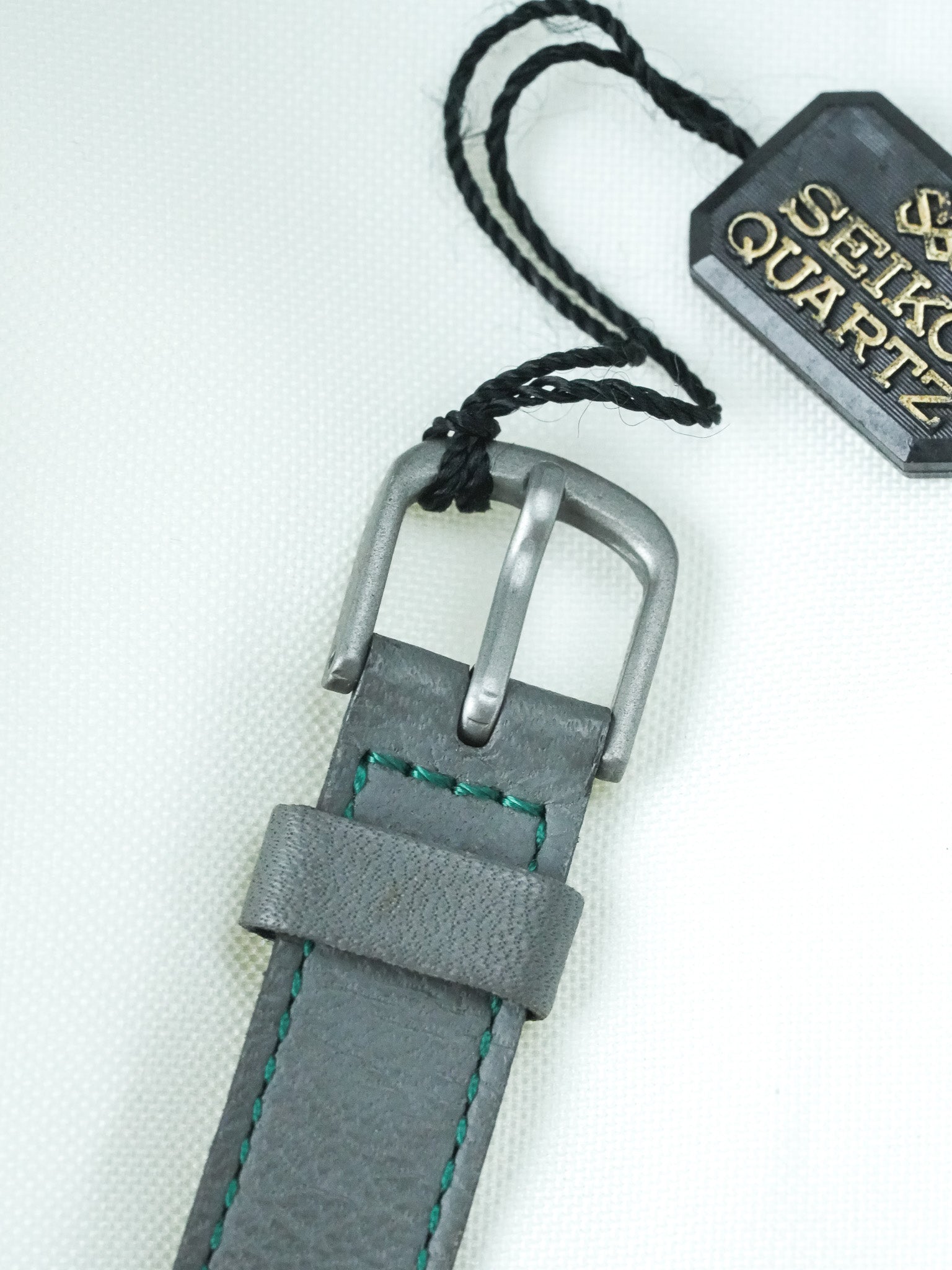Montre Seiko Vintage - Tank Futuriste Anthracite (1996) - Atelier Victor