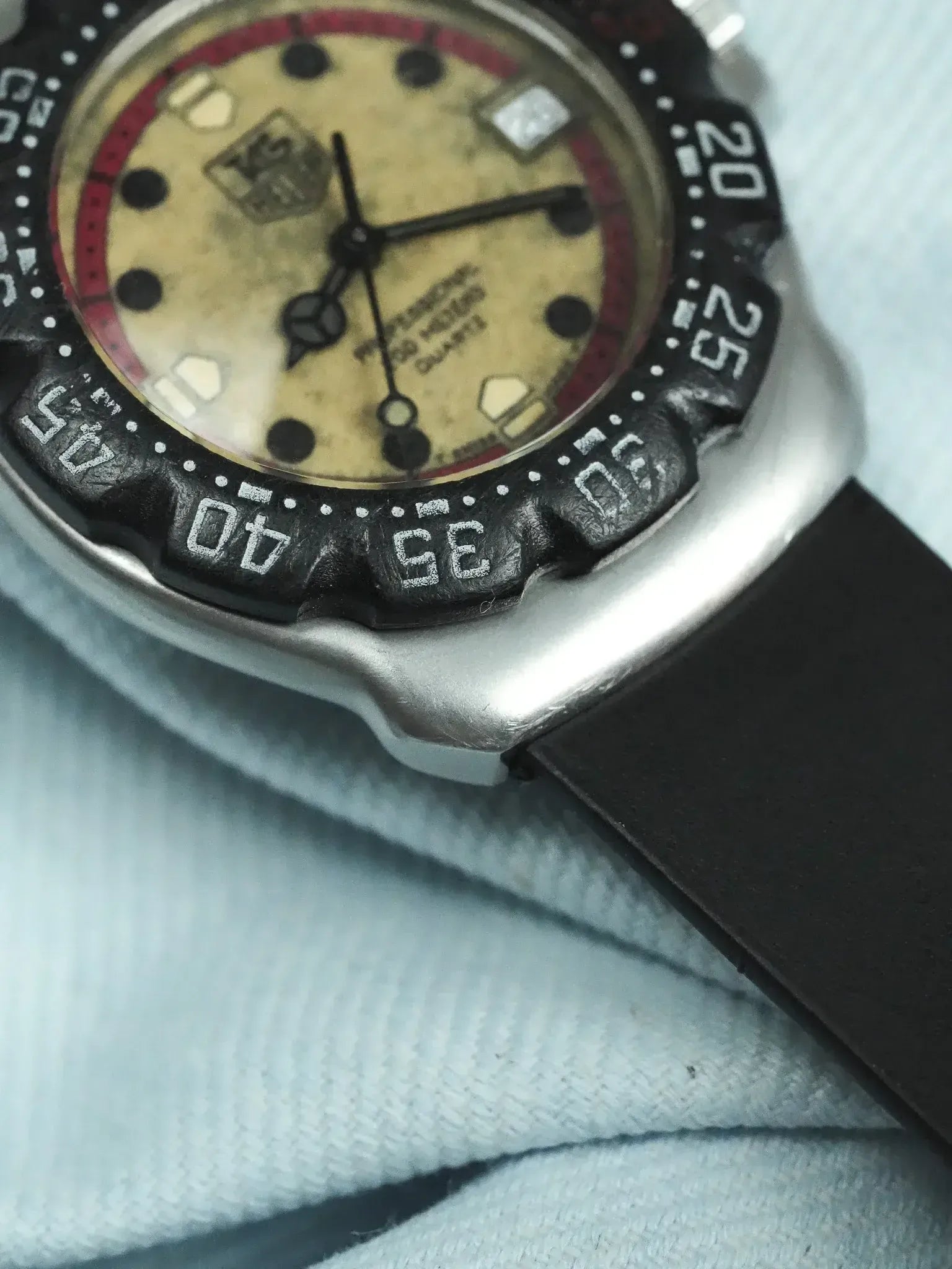 Tag Heuer - Professional 200m Noir Crème - 1990s - Atelier Victor