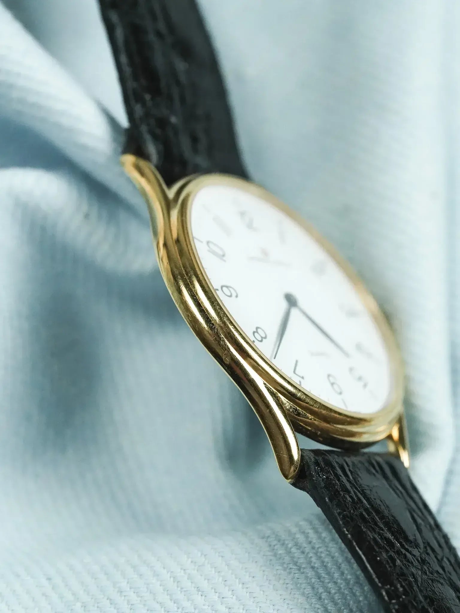 Montre Universal Genève 533.116 Vintage - 32mm Plaqué Or (Années 1980) - Atelier Victor