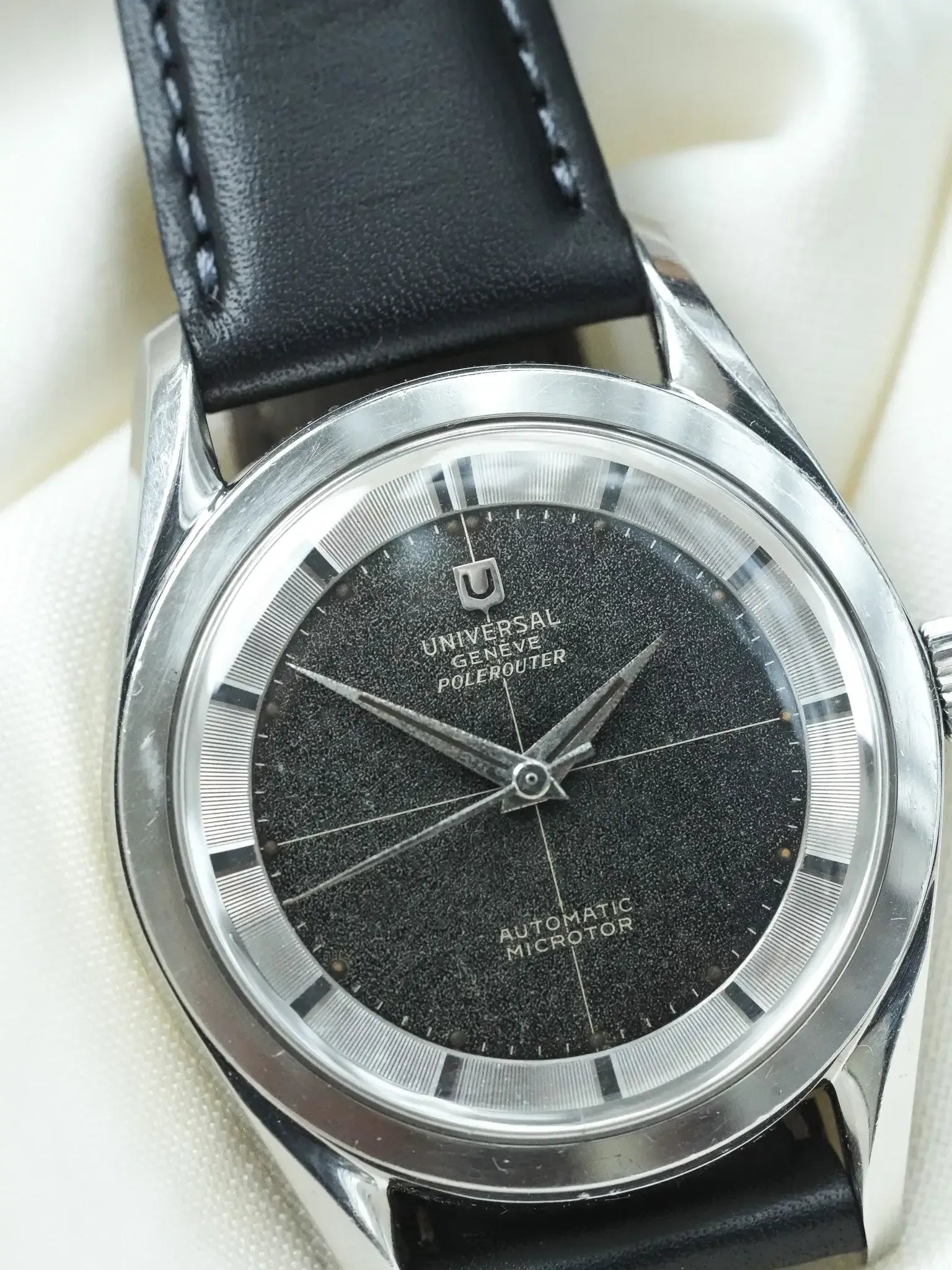 Montre Universal Genève Polerouter Noir "No Date" (1957) – réf. 20360-1 Gérald Genta - Atelier Victor