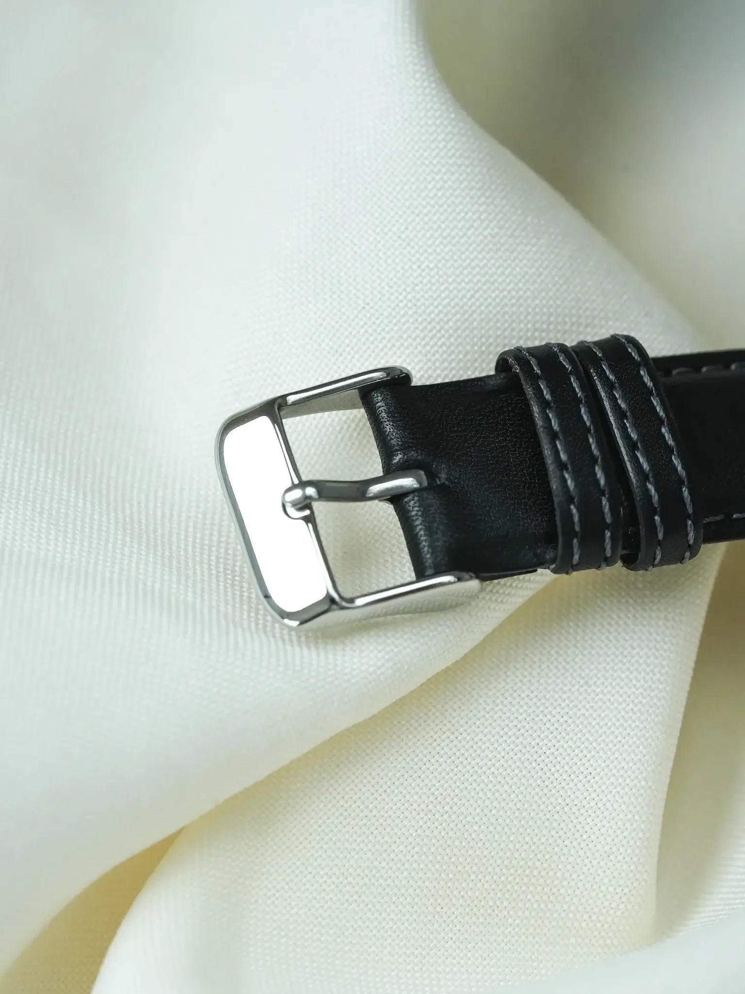Montre Universal Genève Polerouter Noir "No Date" (1957) – réf. 20360-1 Gérald Genta - Atelier Victor