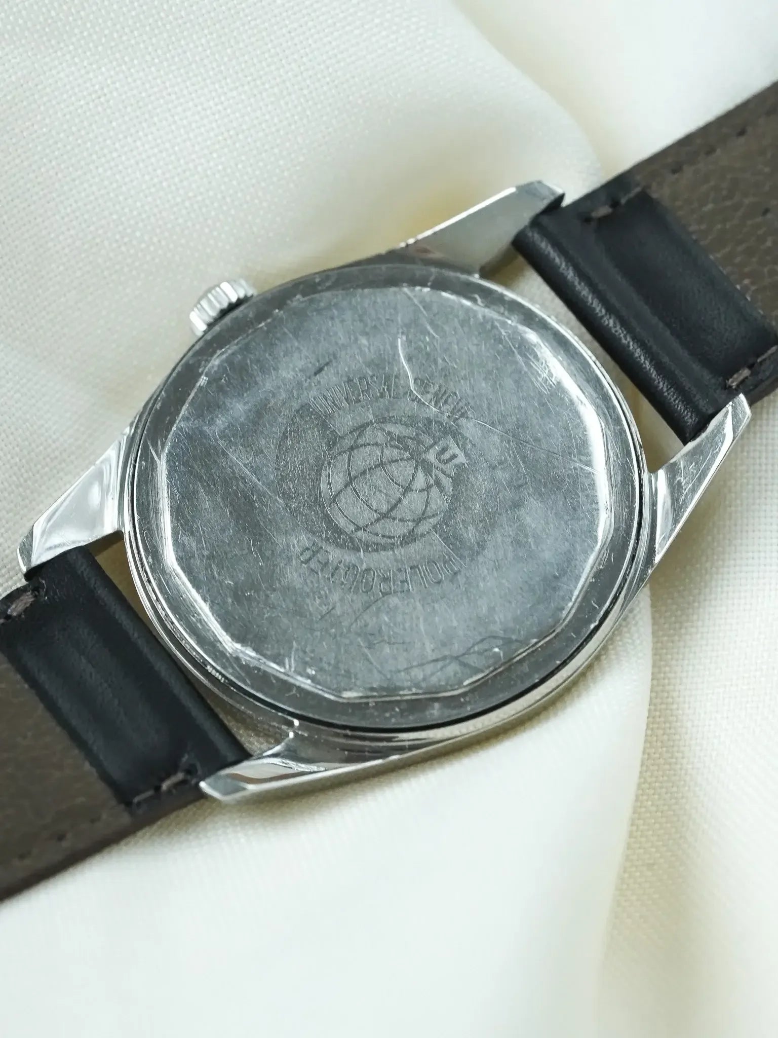 Montre Universal Genève Polerouter Noir "No Date" (1957) – réf. 20360-1 Gérald Genta - Atelier Victor