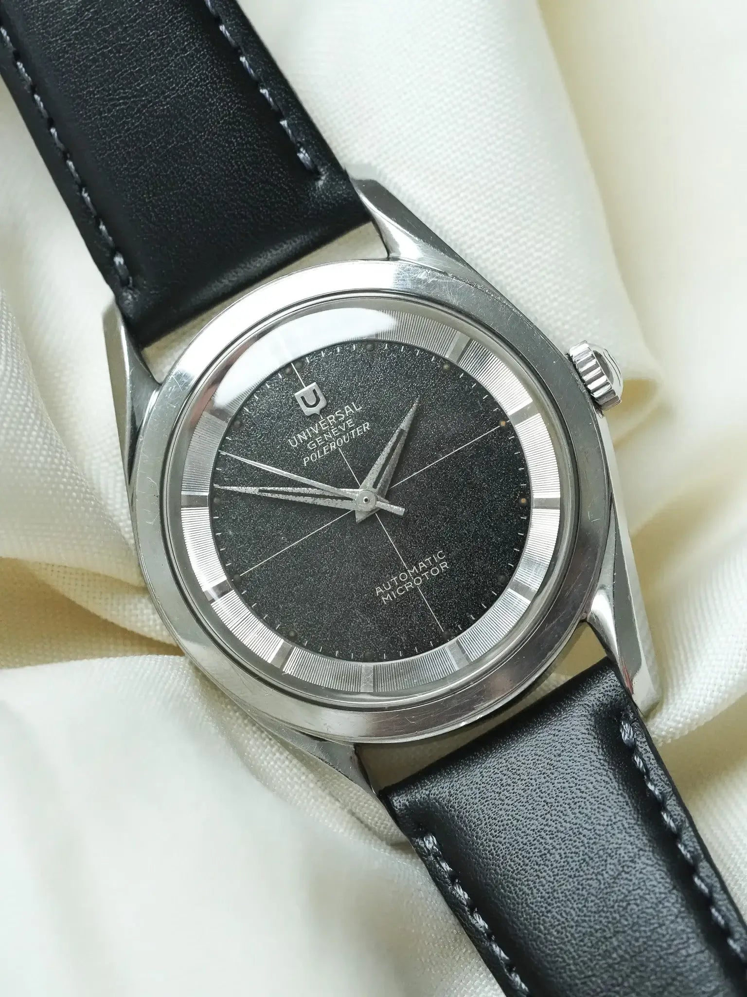Montre Universal Genève Polerouter Noir "No Date" (1957) – réf. 20360-1 Gérald Genta - Atelier Victor