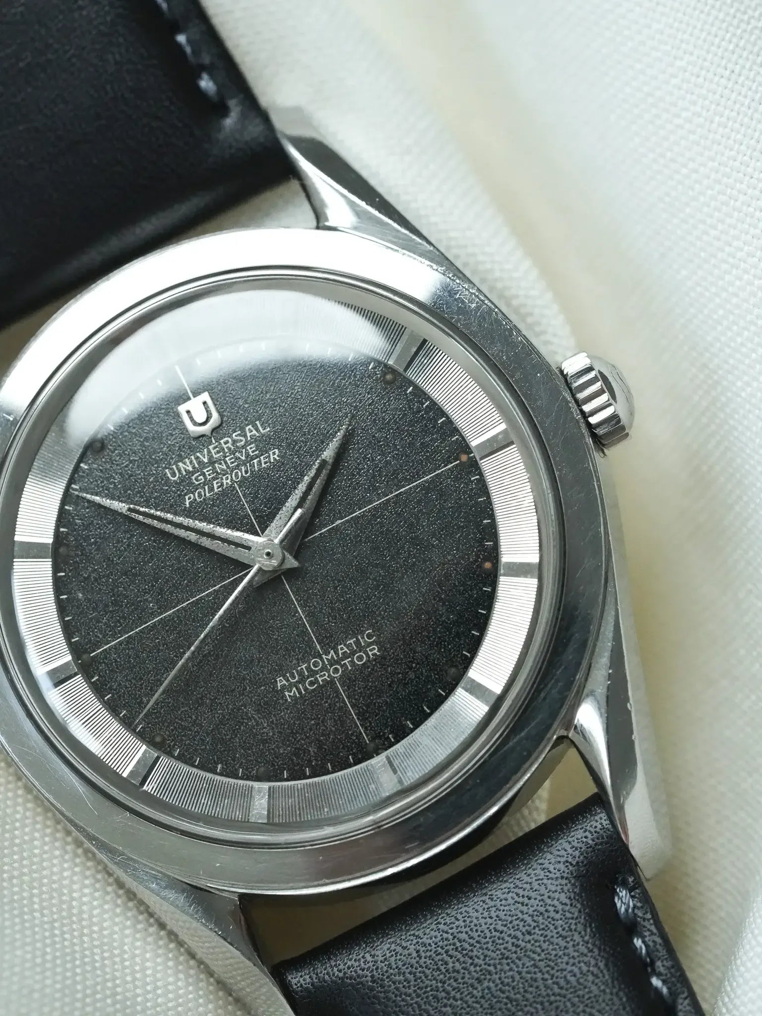 Montre Universal Genève Polerouter Noir "No Date" (1957) – réf. 20360-1 Gérald Genta - Atelier Victor