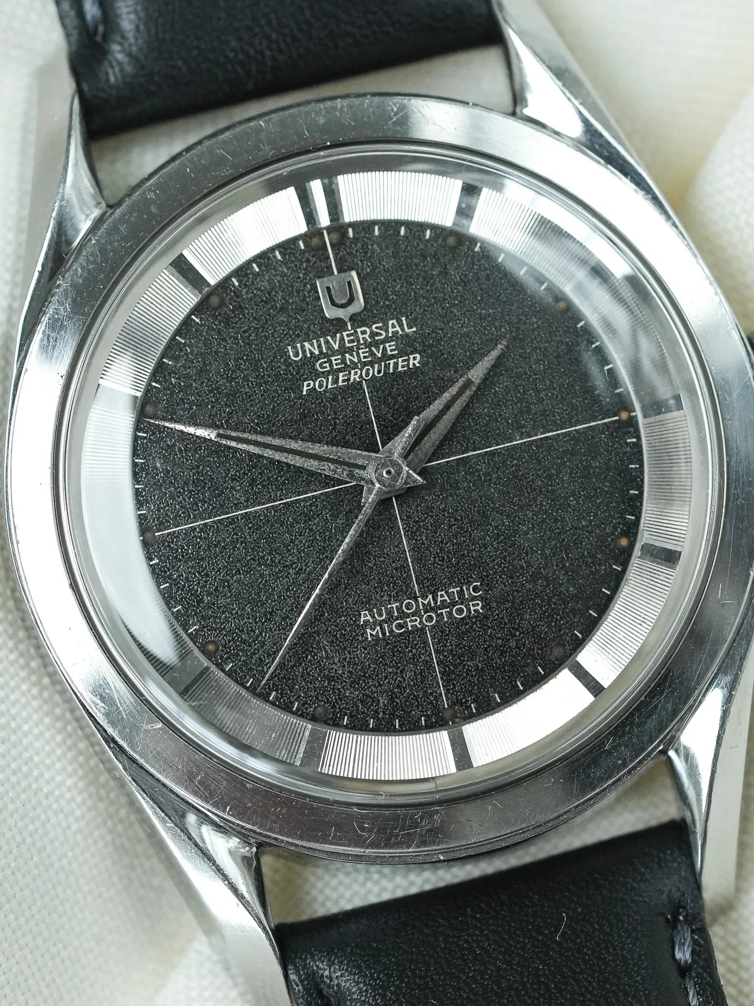 Montre Universal Genève Polerouter Noir "No Date" (1957) – réf. 20360-1 Gérald Genta - Atelier Victor