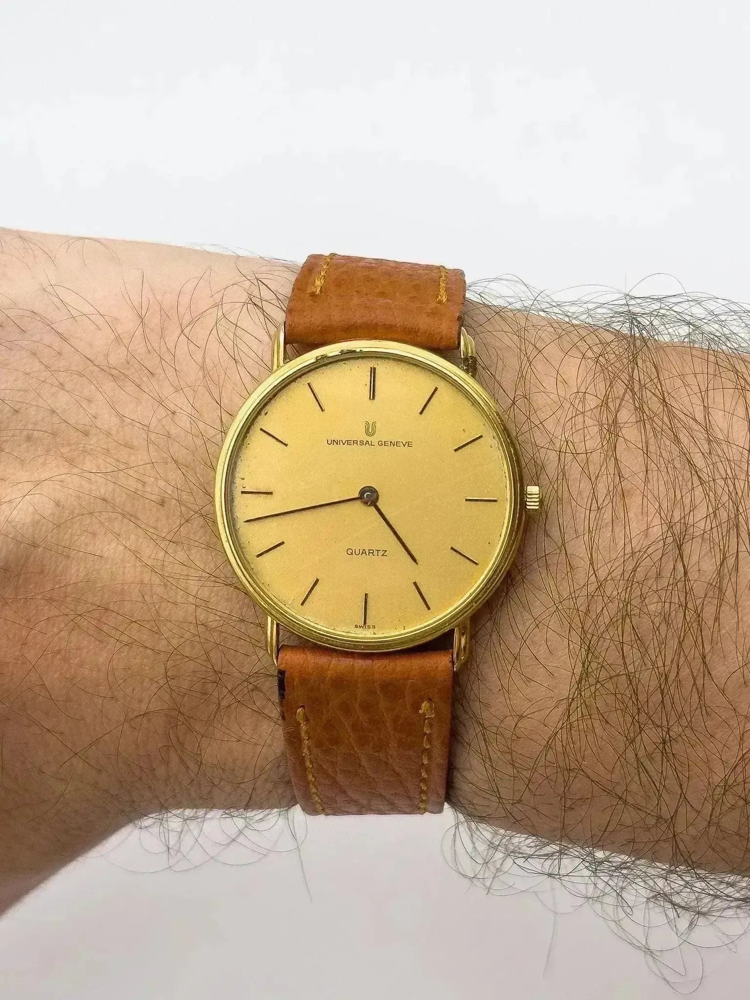 UNIVERSAL GENEVE クォーツ 腕時計 本体 Vintage Universal Genève Watch — Gold-Plated Quartz — Gold Dial