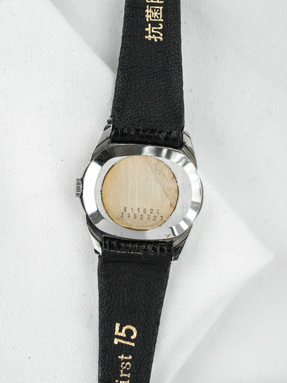 Universal Genève Tonneau腕表 精钢 — 黑色漆面表盘 (1970s) 