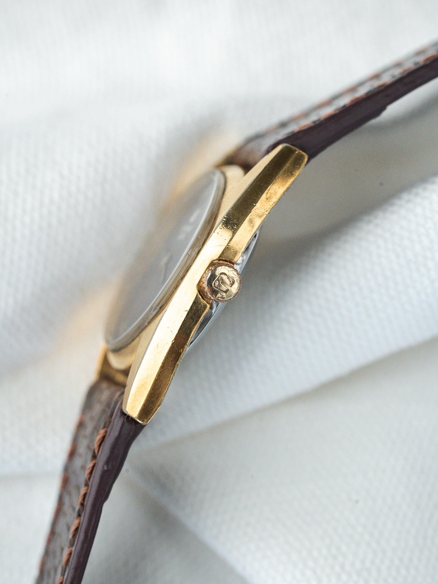 Montre Universal Genève Vintage - "Batwing" Plaqué or (Années 1970) - Atelier Victor