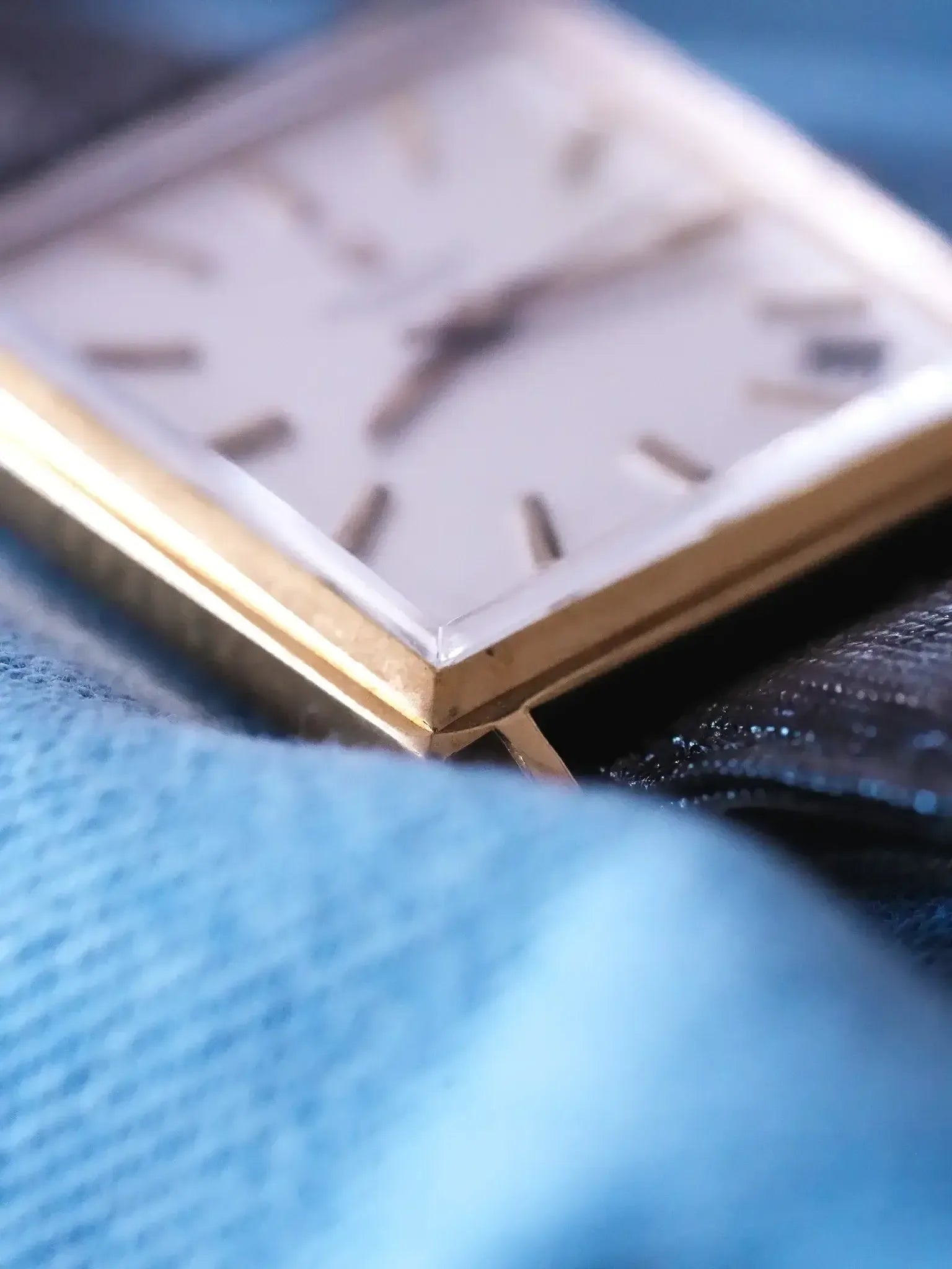 Universal Genève - Tank Carrée Date 5h Plaqué or - 1960s - Atelier Victor