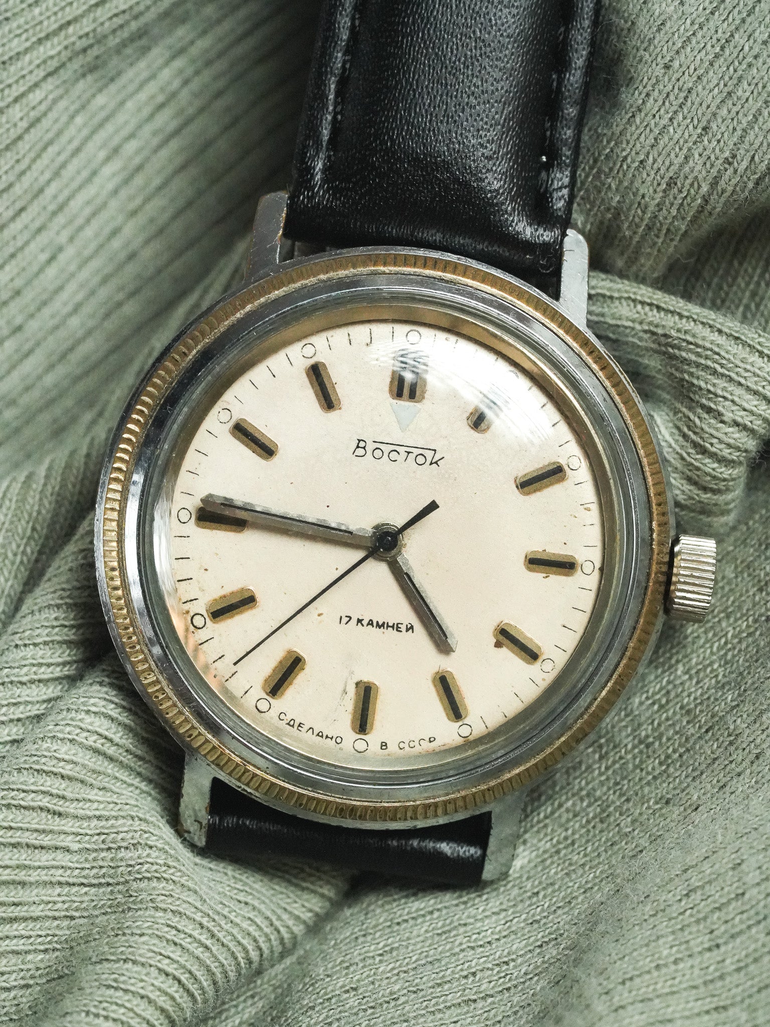 Montre Vostok USSR Vintage - Acier Lunette Cannelée (Années 1960) - Atelier Victor