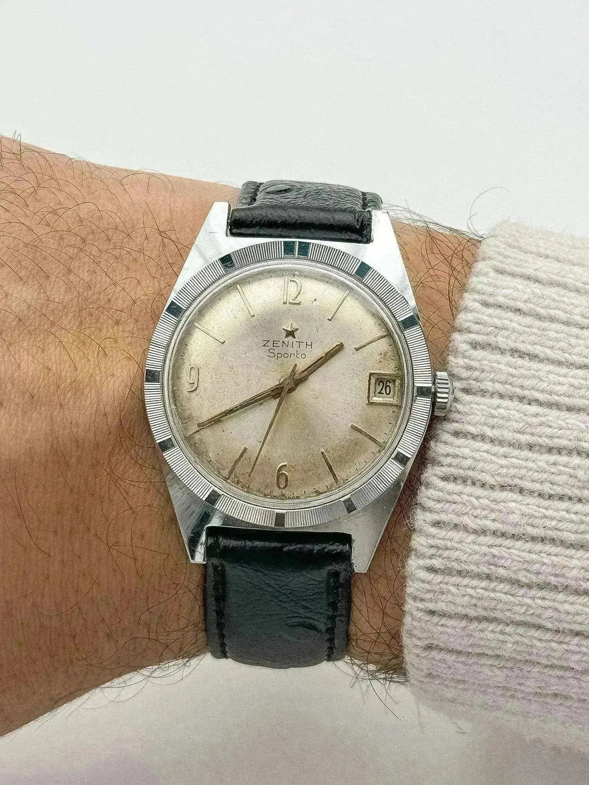 Montre portée au poignet - Montre Zenith Sporto Vintage - Atelier Victor