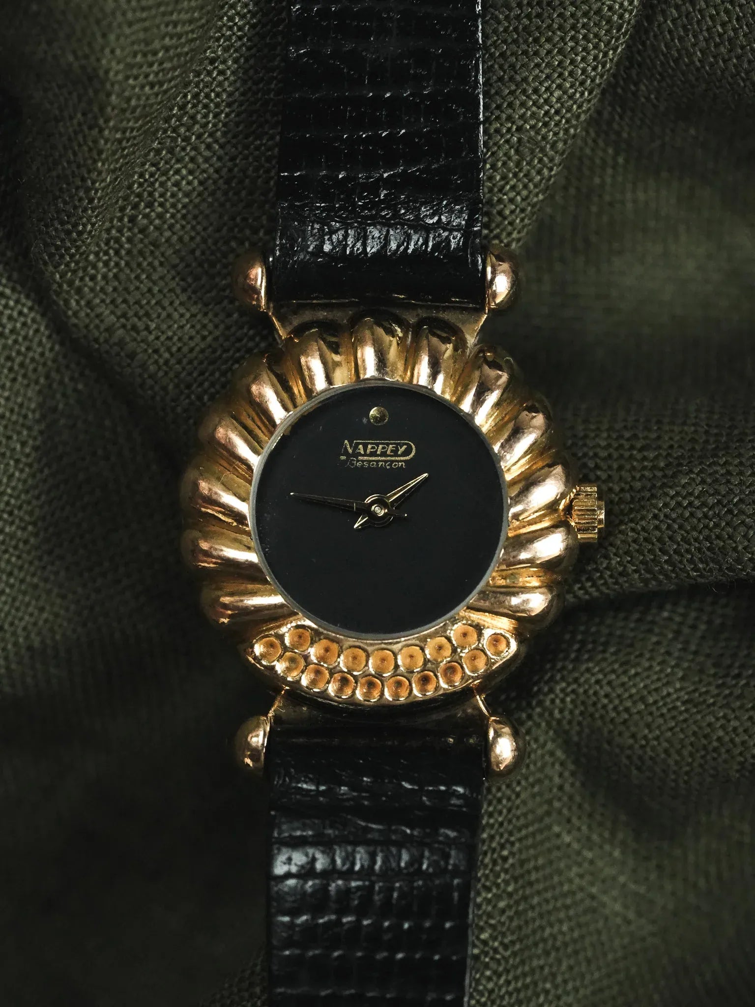 Nappey Besancon - Plaqué or Cadran noir - 1990s - Atelier Victor - Vintage  Shop
