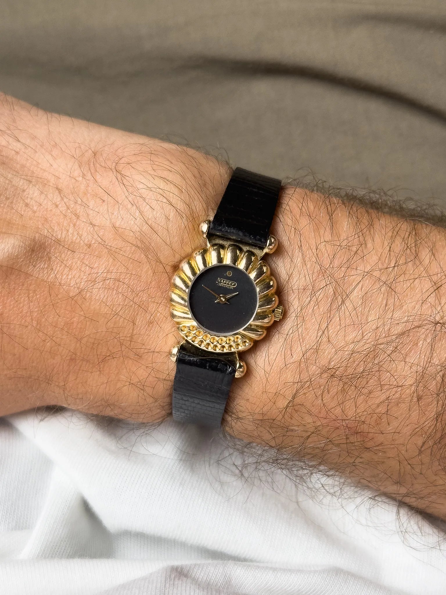 Nappey Besancon - Plaqué or Cadran noir - 1990s - Atelier Victor - Vintage  Shop