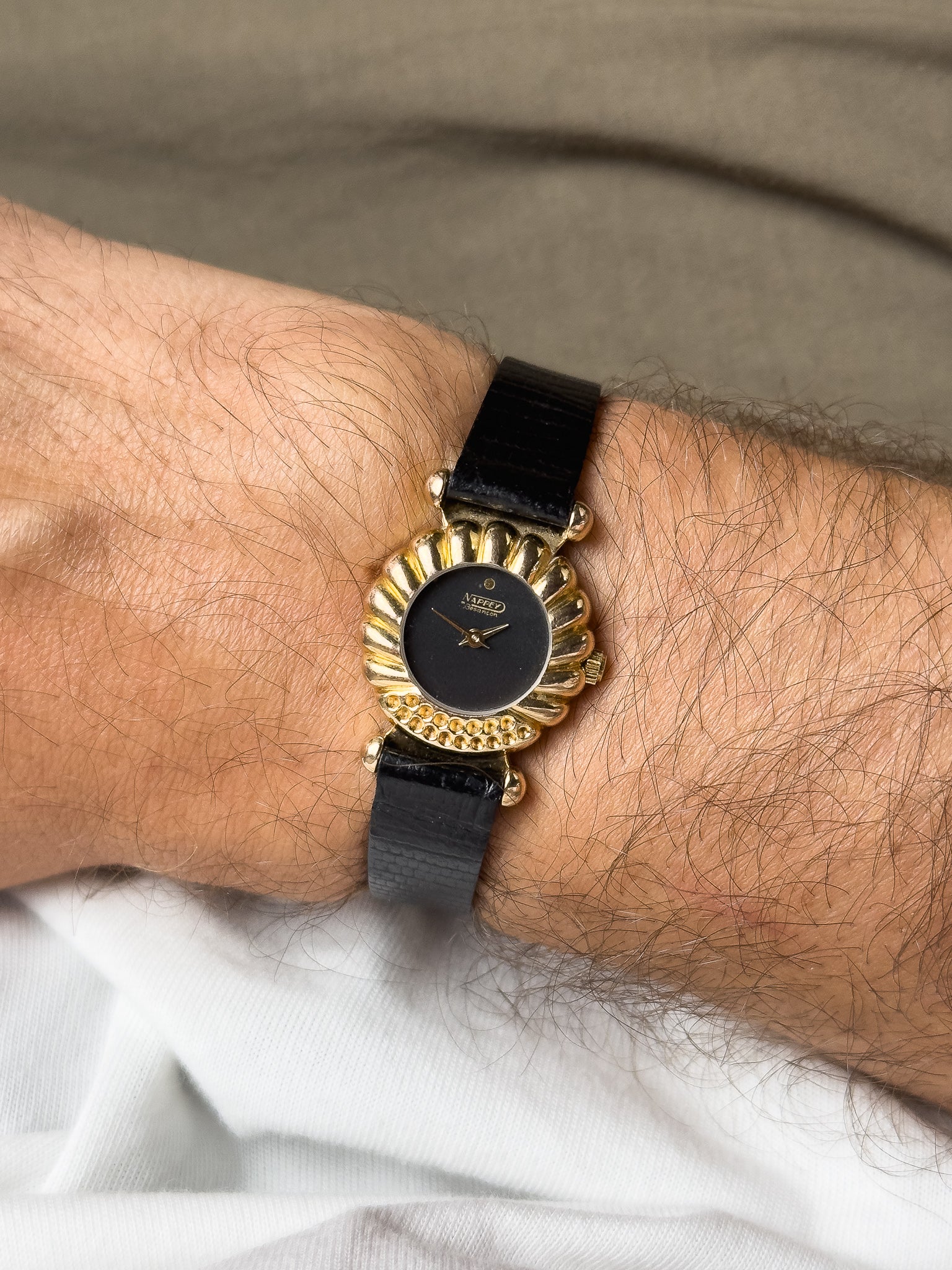 Nappey Besancon - Plaqué or Cadran noir - 1990s - Atelier Victor - Vintage  Shop
