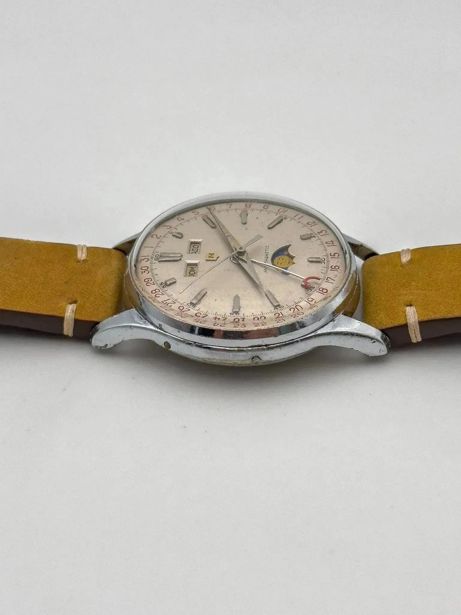 Nobellux - Valjoux 90 Acier Phase de lune Triple Calendar - 1950s - Atelier Victor - Vintage  Shop