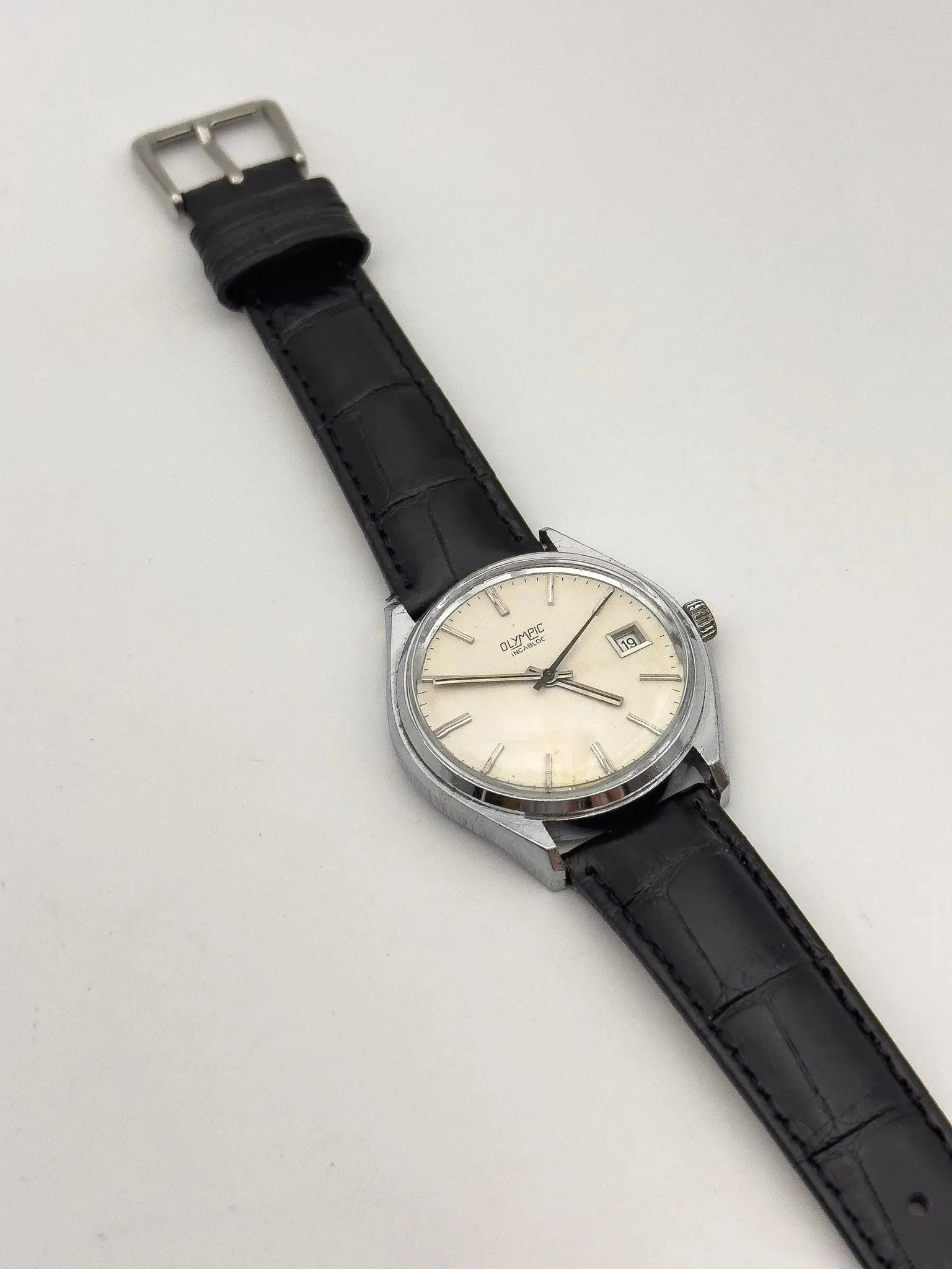 Olympic - Incabloc Date Cream - 1970s - Atelier Victor Paris - Vintage Watch Shop Dubai