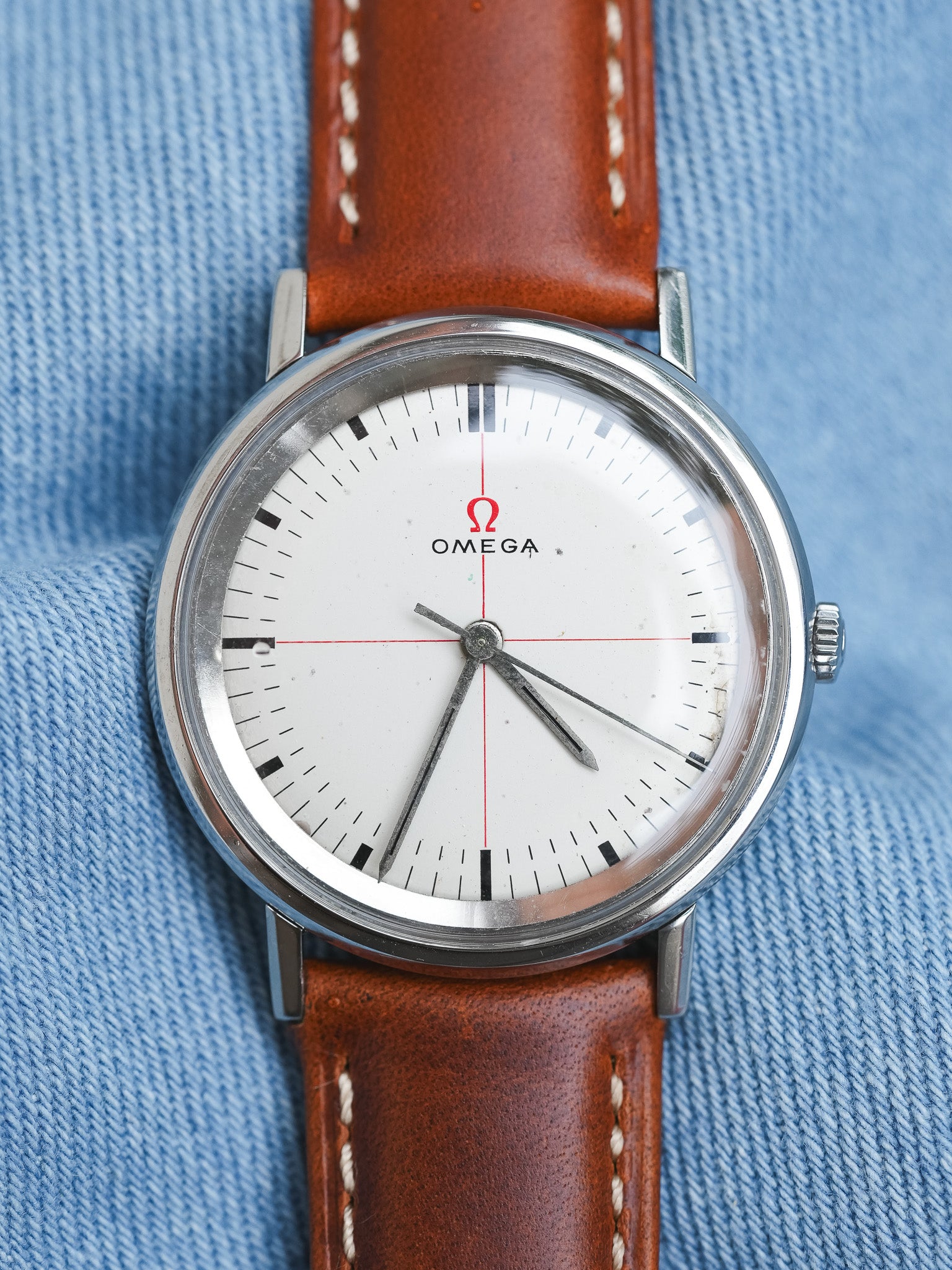 Omega - 131.019 Crosshair rouge acier - 1965 - Atelier Victor - Vintage  Shop