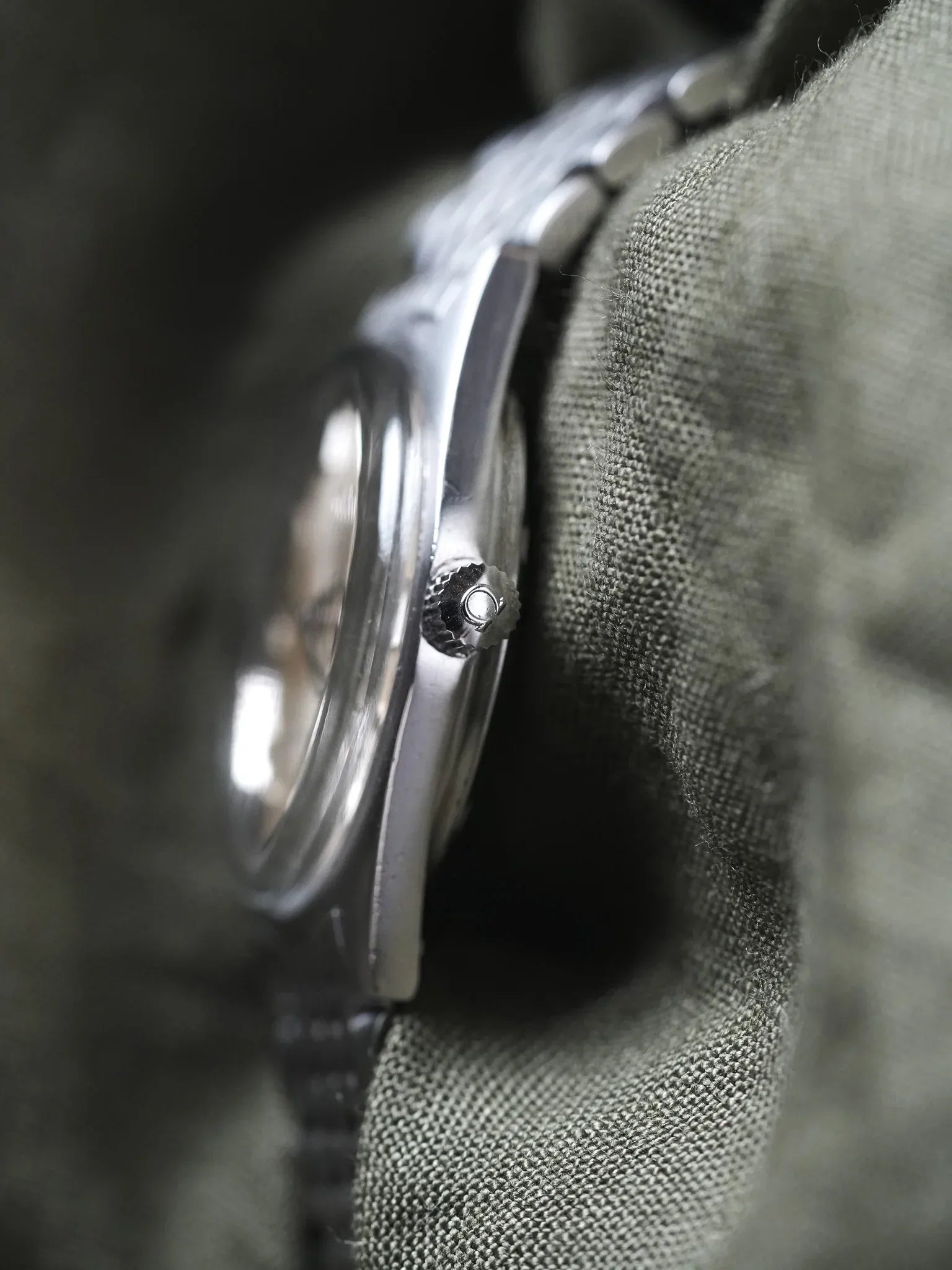 Omega - 166.041 Genève Tonneau Date Grain de Riz - 1968 - Atelier Victor