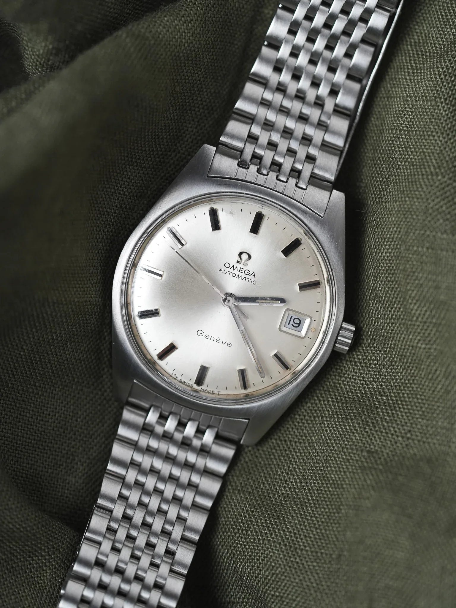 Omega - 166.041 Genève Tonneau Date Grain de Riz - 1968 - Atelier Victor - Vintage  Shop