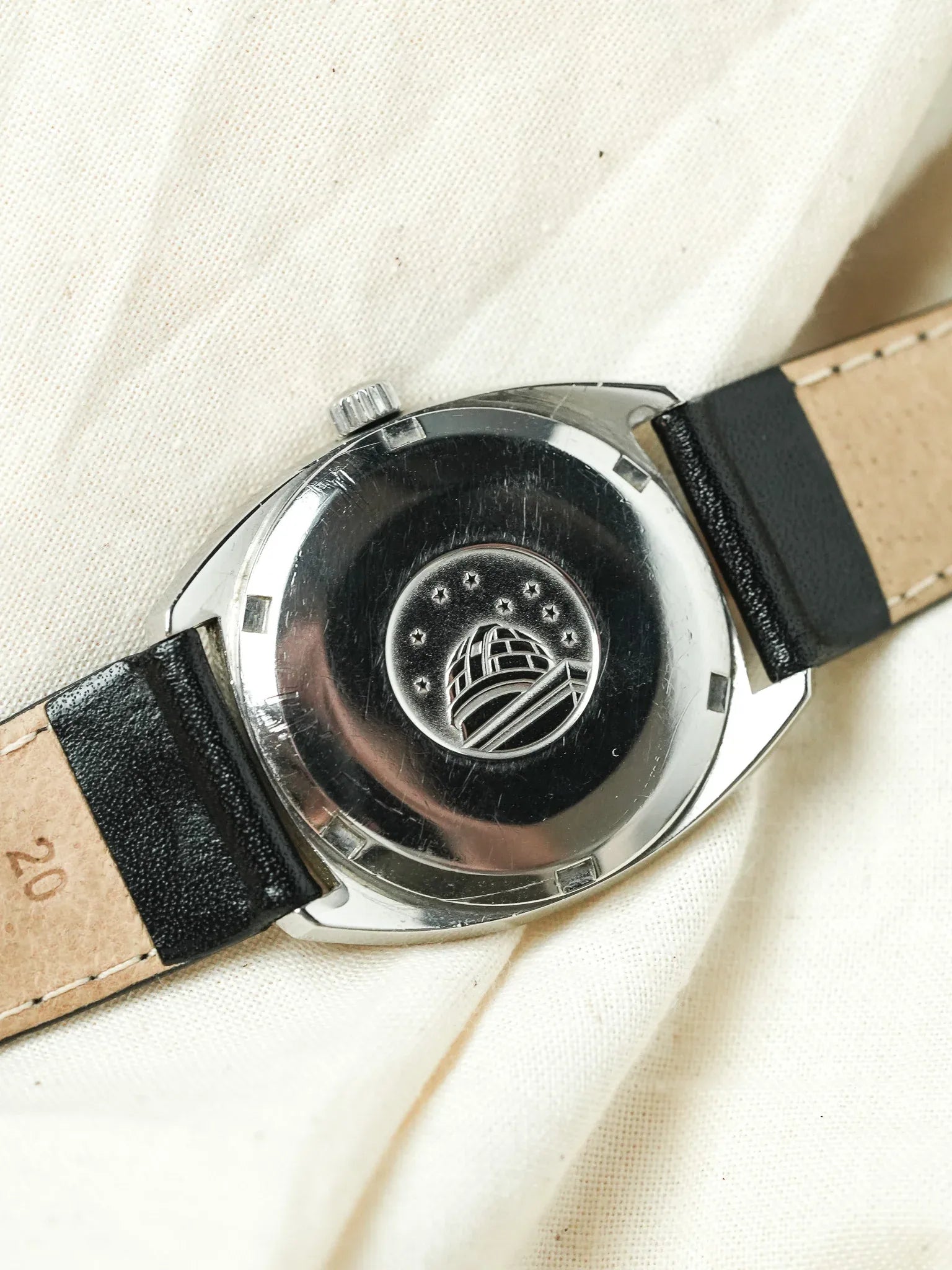 Omega - 168.027 Constellation Date Lunette Or blanc 28k désigné par Gerald Genta - 1968 - Atelier Victor - Vintage  Shop