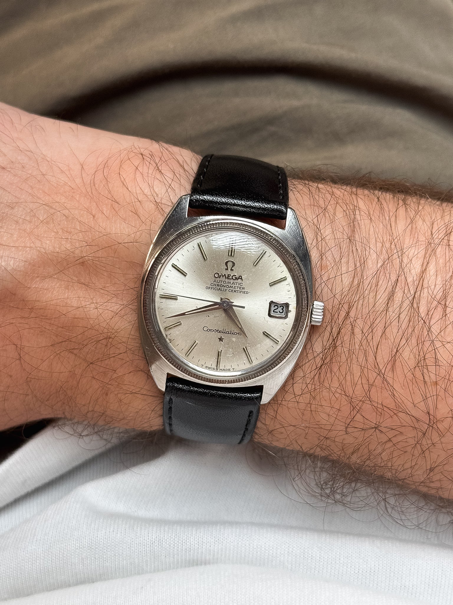 Omega - 168.027 Constellation Date Lunette Or blanc 28k désigné par Gerald Genta - 1968 - Atelier Victor - Vintage  Shop