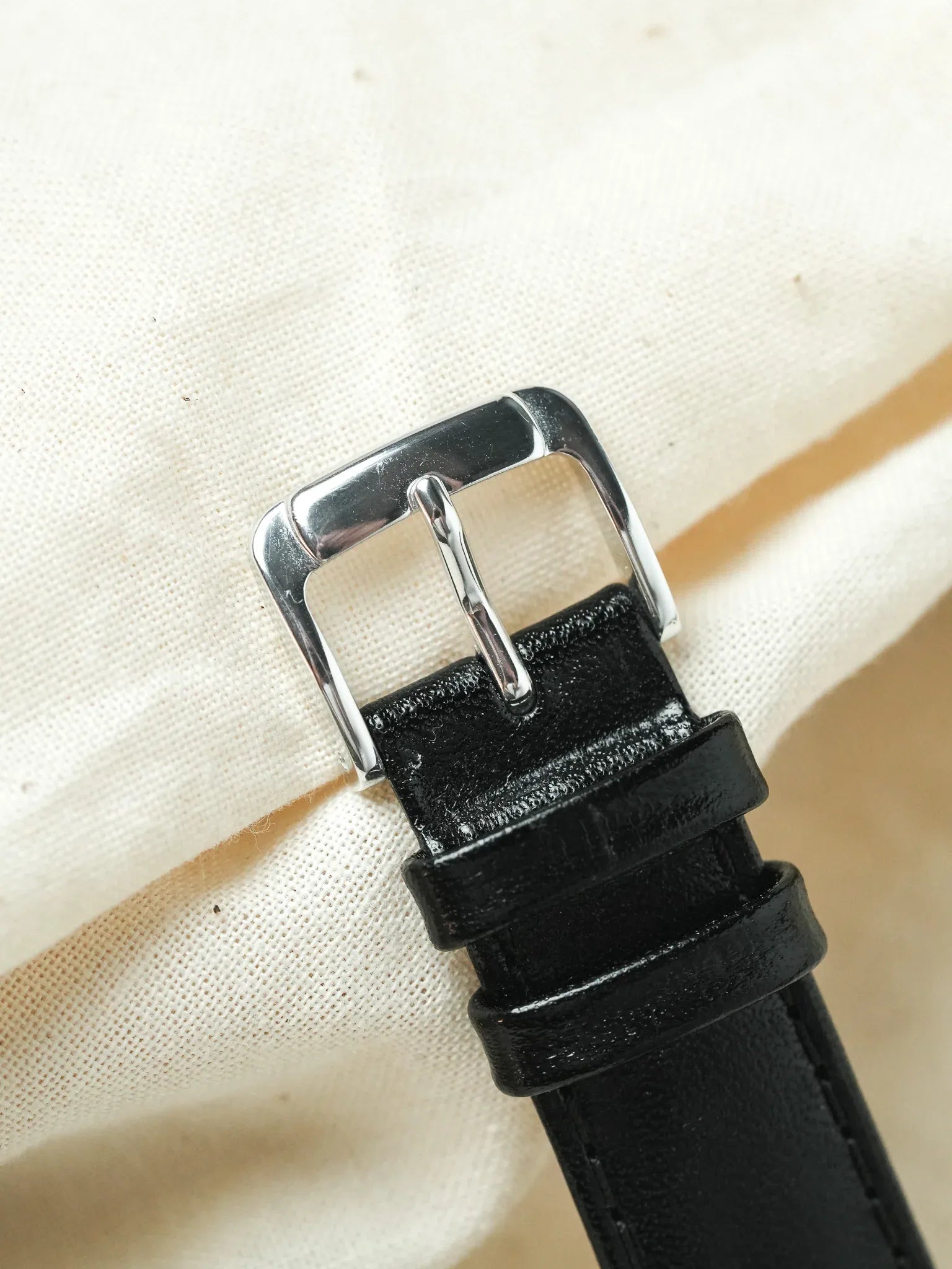 Omega - 168.027 Constellation Date Lunette Or blanc 28k désigné par Gerald Genta - 1968 - Atelier Victor - Vintage  Shop