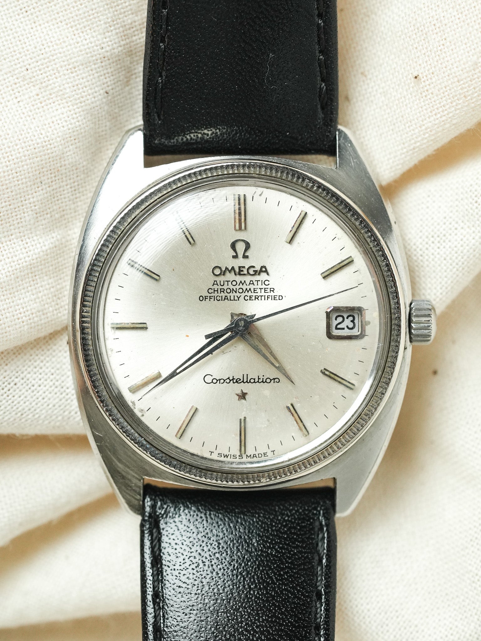 Omega - 168.027 Constellation Date Lunette Or blanc 28k désigné par Gerald Genta - 1968 - Atelier Victor - Vintage  Shop