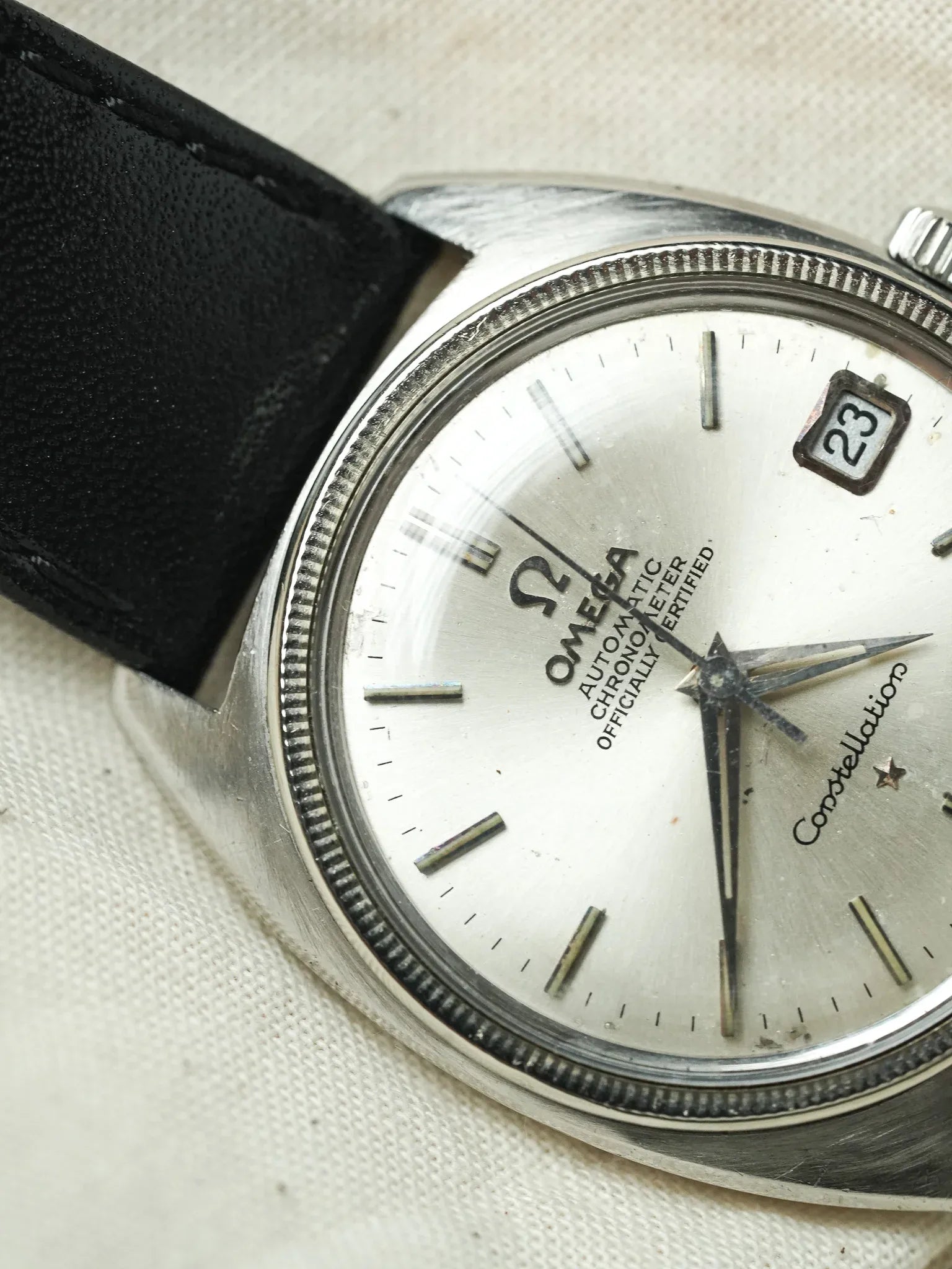 Omega - 168.027 Constellation Date Lunette Or blanc 28k désigné par Gerald Genta - 1968 - Atelier Victor - Vintage  Shop