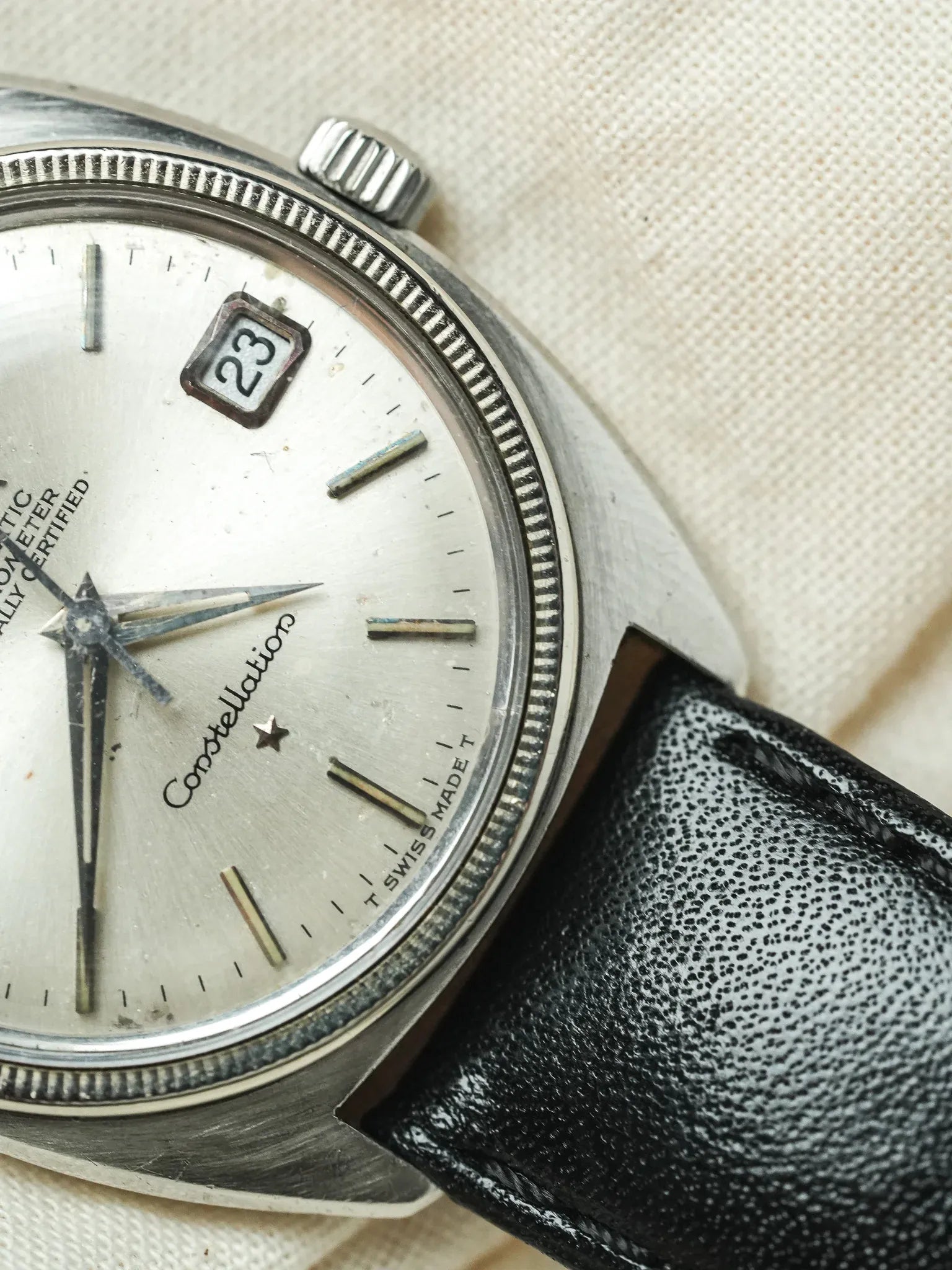 Omega - 168.027 Constellation Date Lunette Or blanc 28k désigné par Gerald Genta - 1968 - Atelier Victor - Vintage  Shop