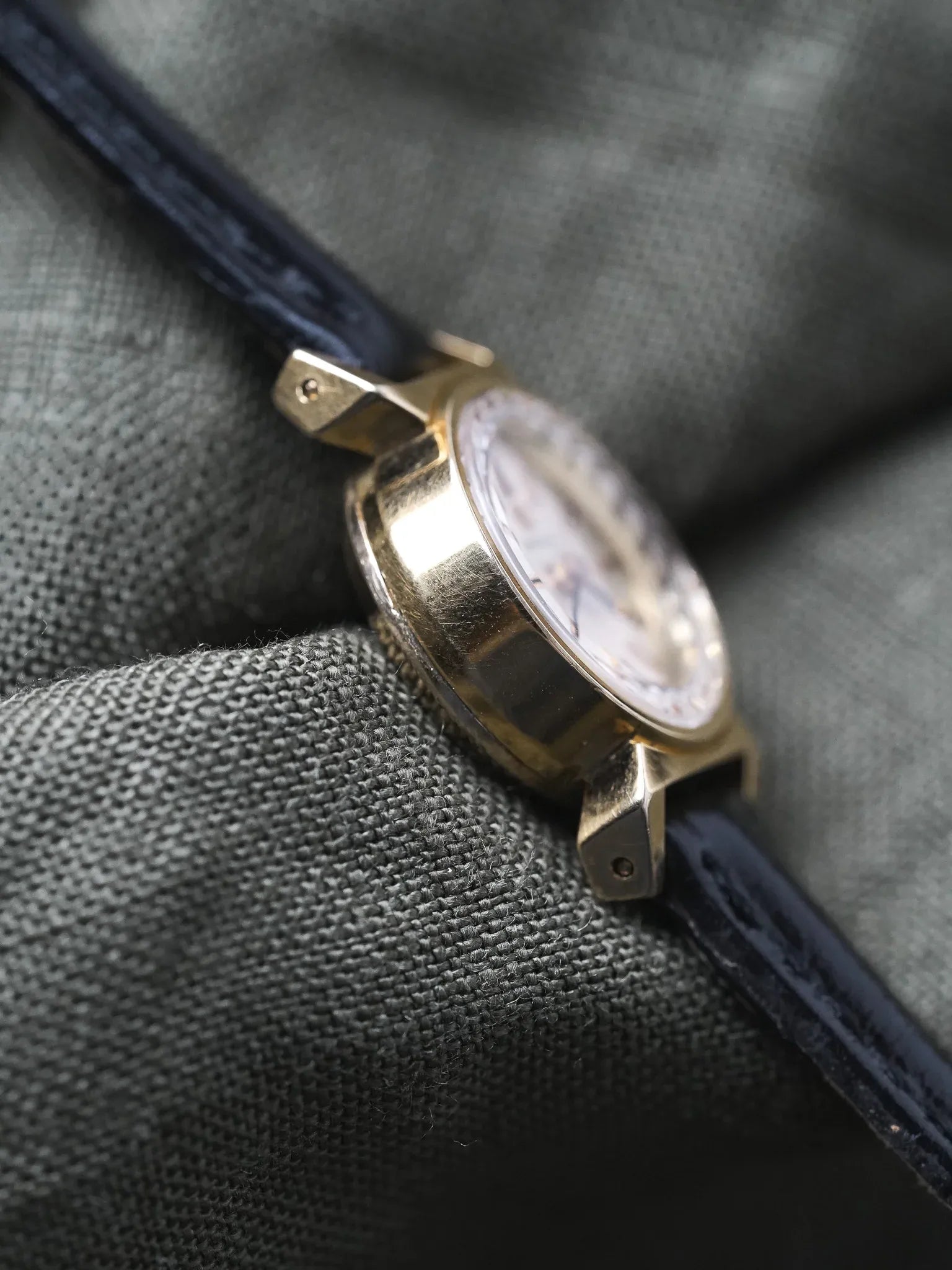 Omega - 511.165 Verre facette corne Gouttes d'eau or - 1966 - Atelier Victor - Vintage  Shop