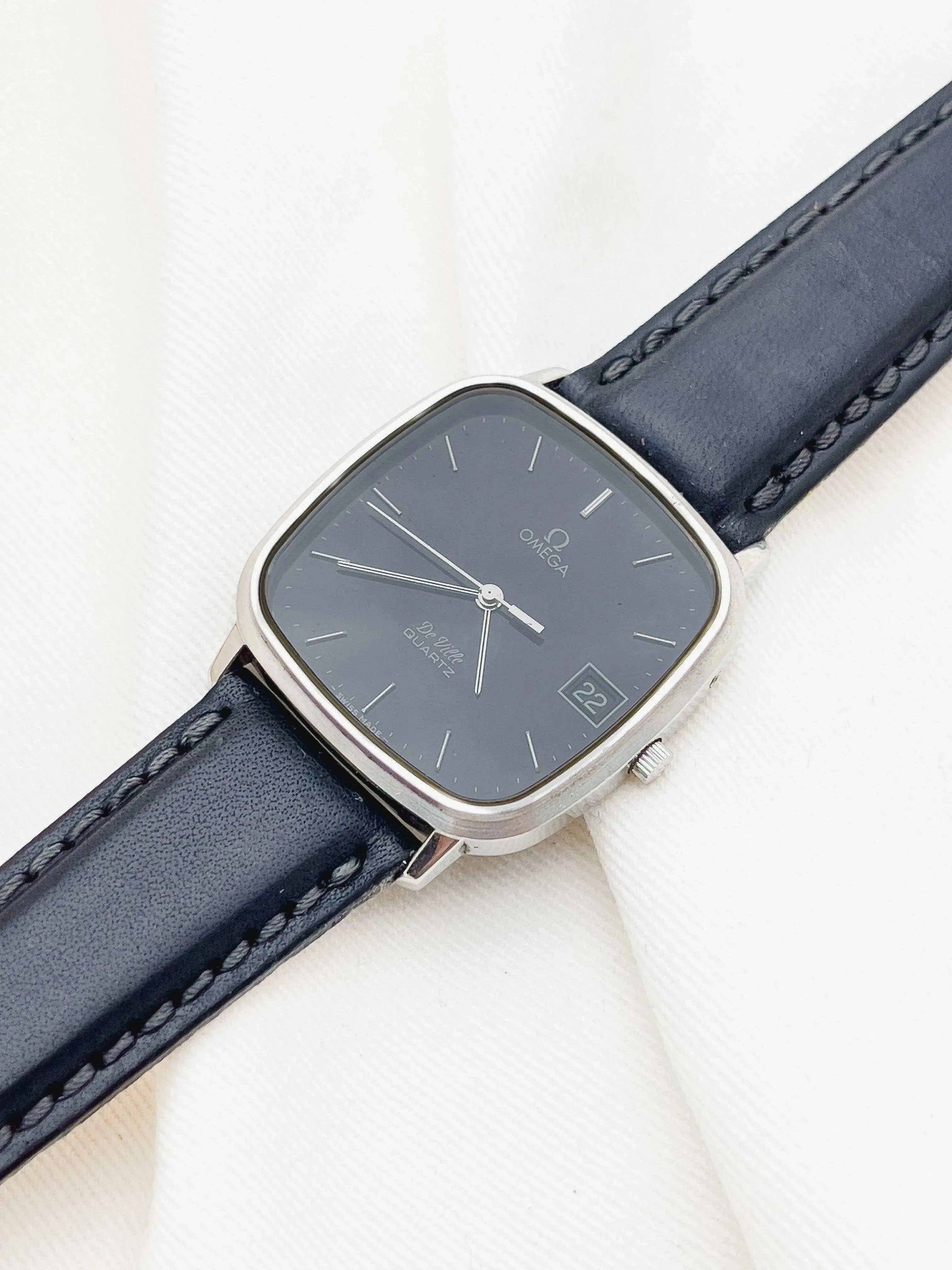 Omega - Cadran noir date - 1979 - Atelier Victor Paris - Vintage Watch Shop Dubai