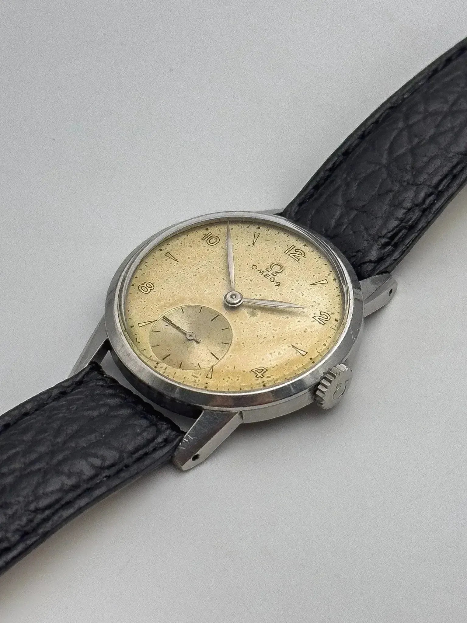 Omega - Calatrava Cream Patina - 1947 - Atelier Victor - Vintage  Shop