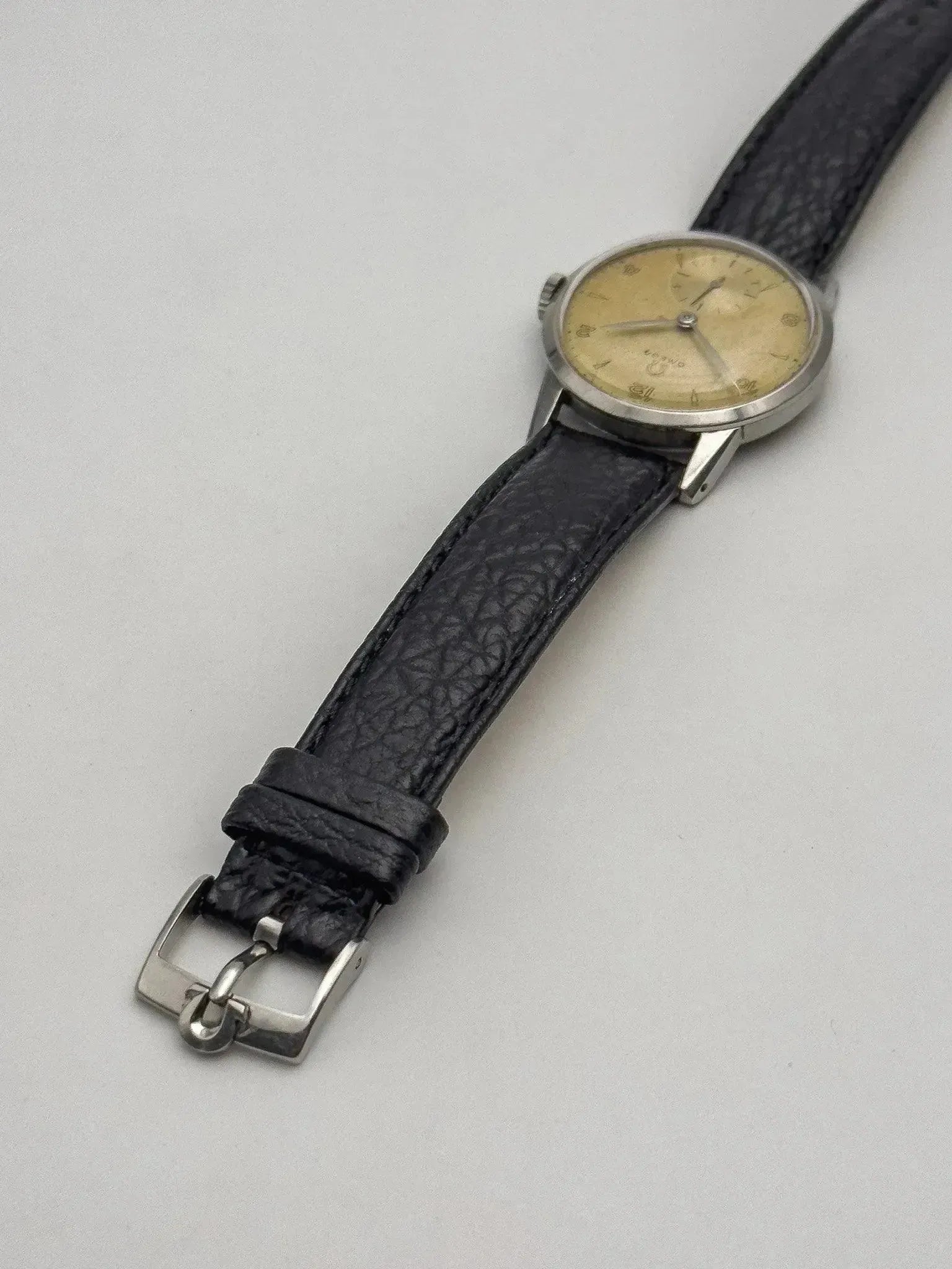 Omega - Calatrava Cream Patina - 1947 - Atelier Victor - Vintage  Shop