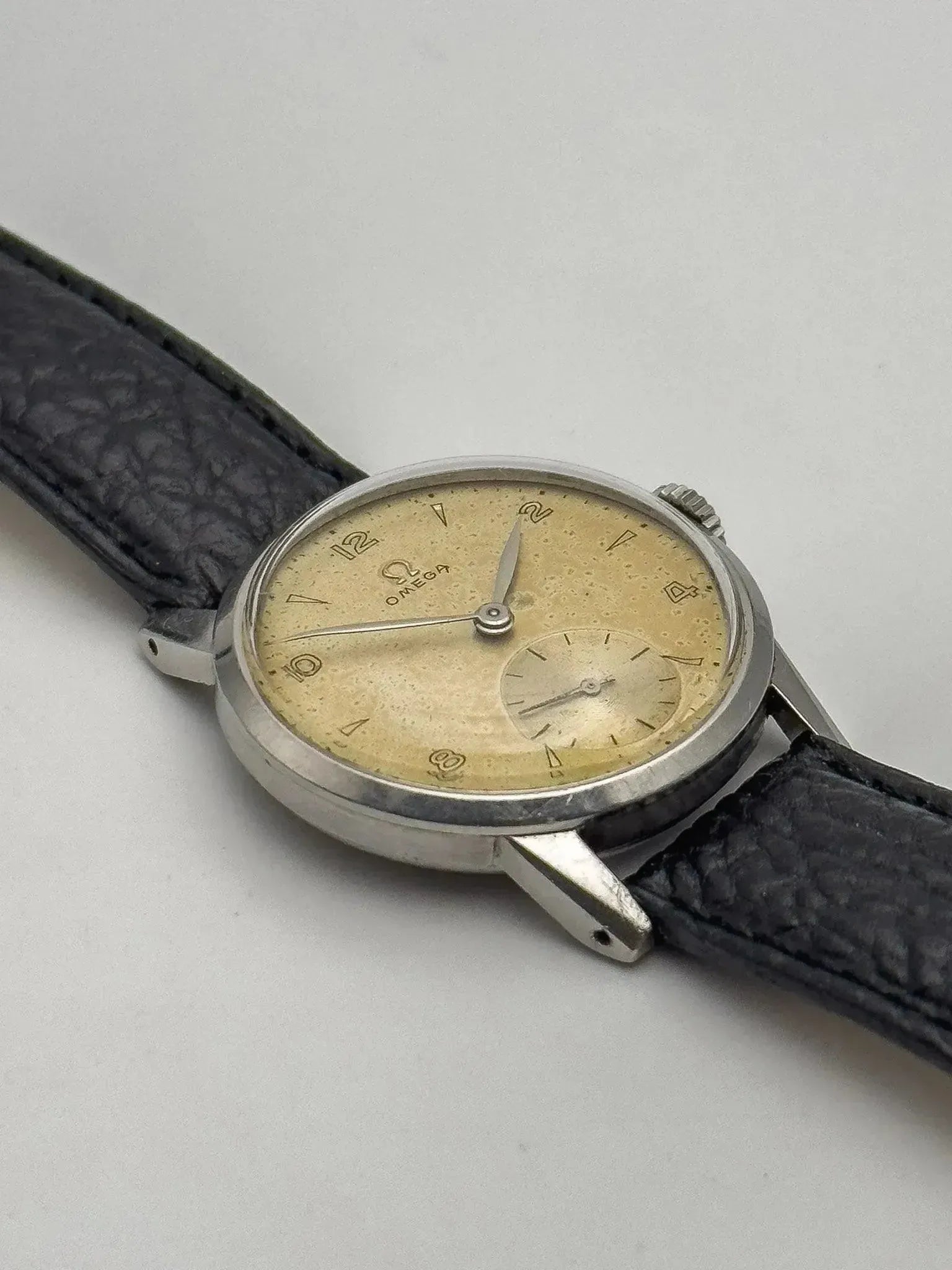 Omega - Calatrava Cream Patina - 1947 - Atelier Victor - Vintage  Shop
