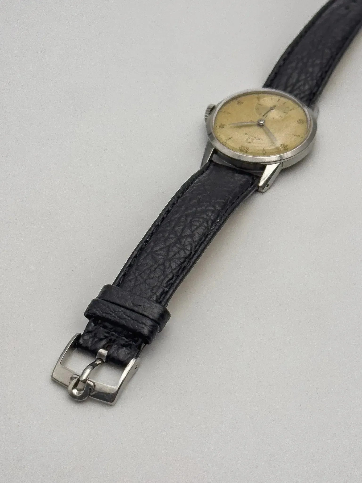 Omega - Calatrava Cream Patina - 1947 - Atelier Victor - Vintage  Shop