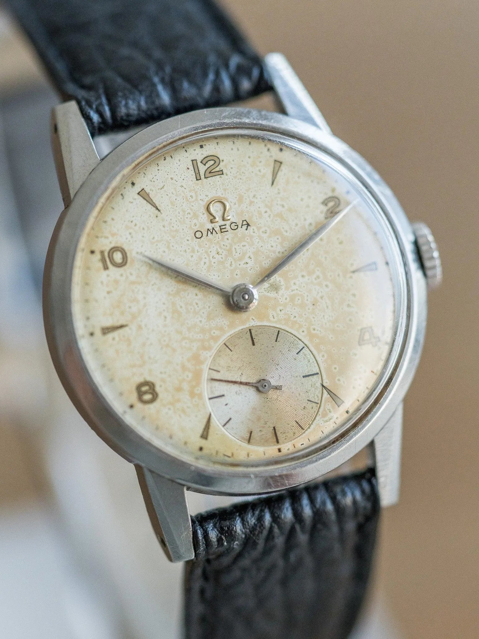 Omega - Calatrava Cream Patina - 1947 - Atelier Victor - Vintage  Shop