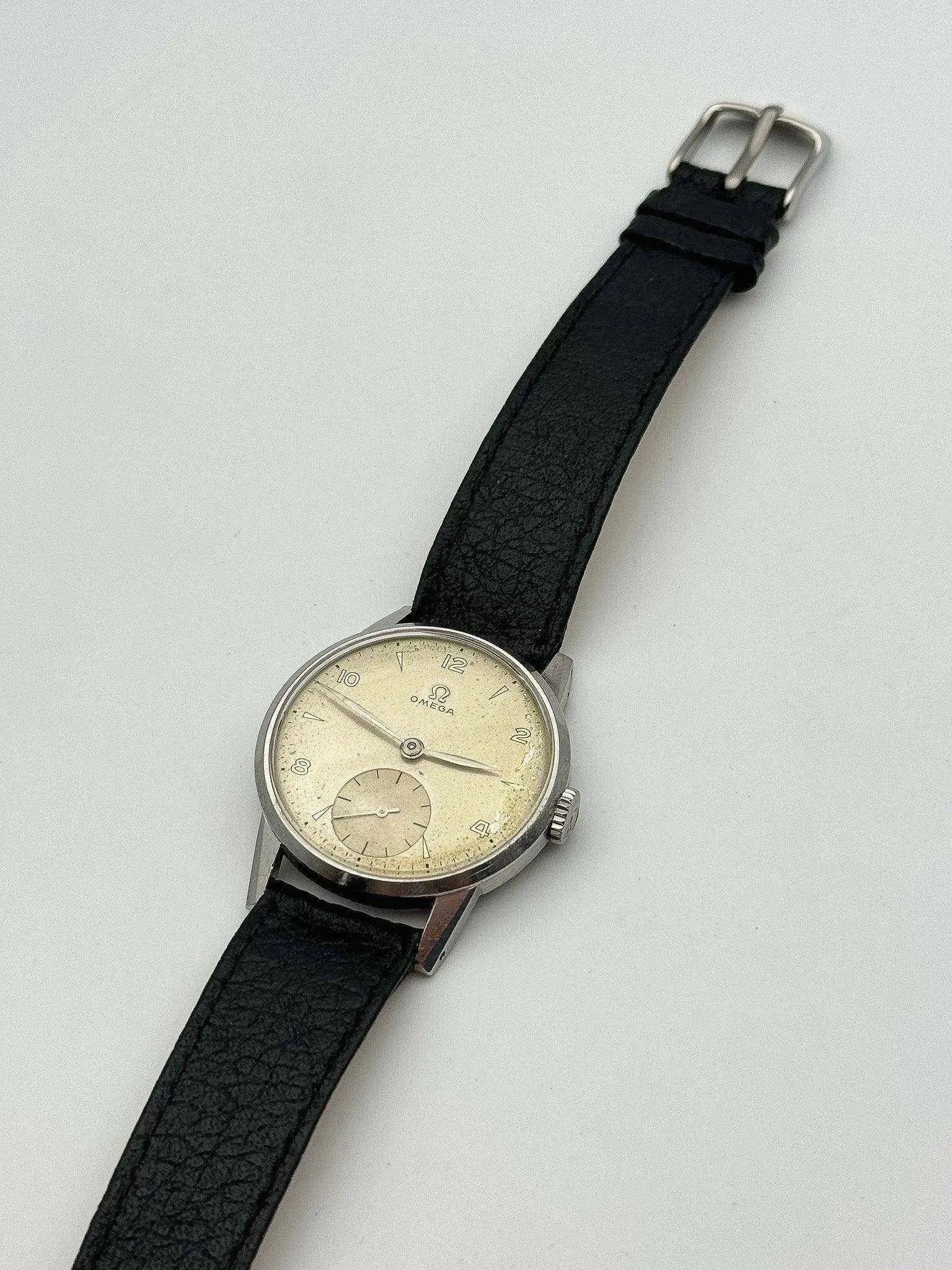 Omega - Calatrava Patine Petite-seconde - 1947 - Atelier Victor Paris - Vintage Watch Shop Dubai