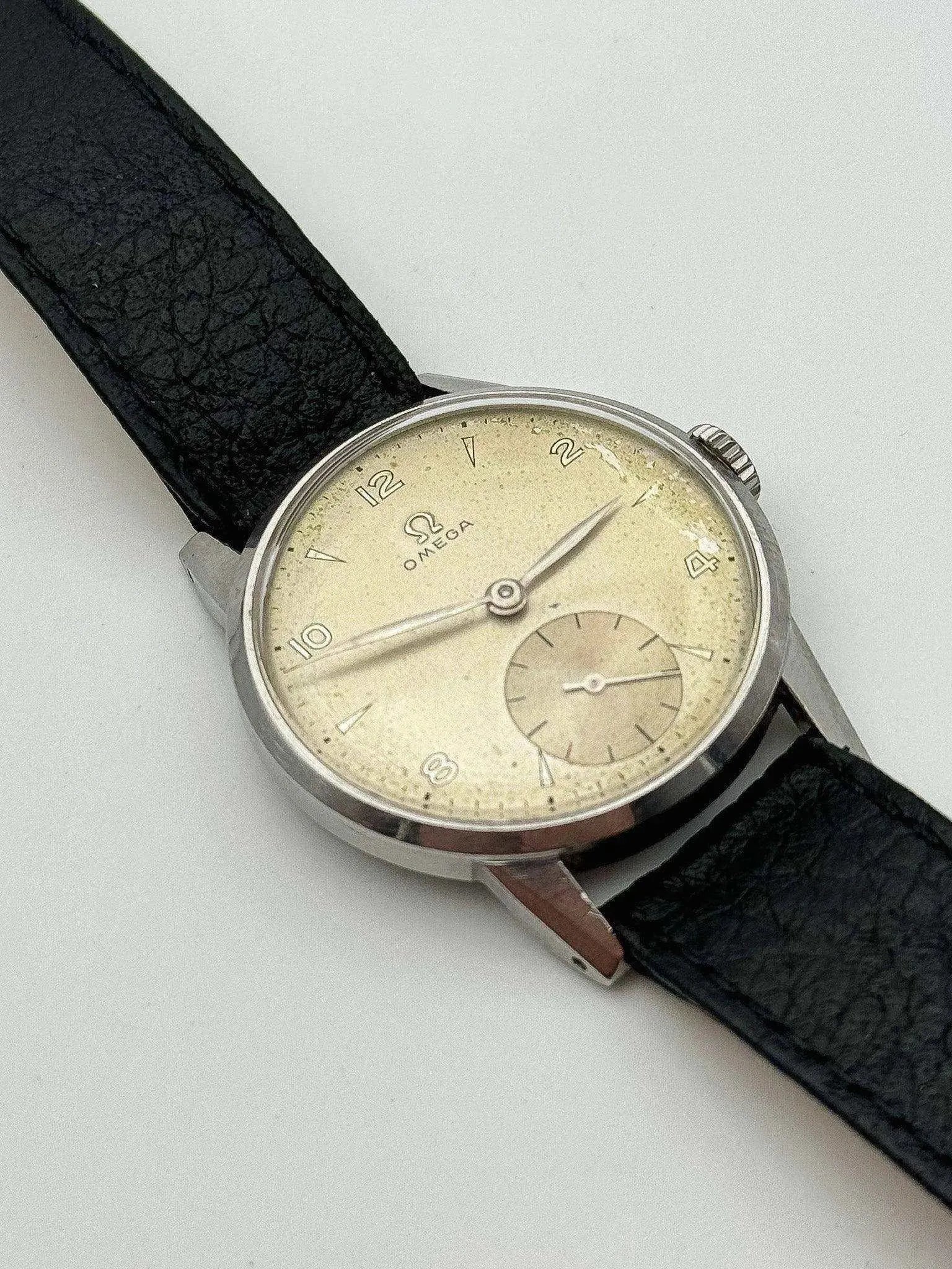 Omega - Calatrava Patine Petite-seconde - 1947 - Atelier Victor Paris - Vintage Watch Shop Dubai