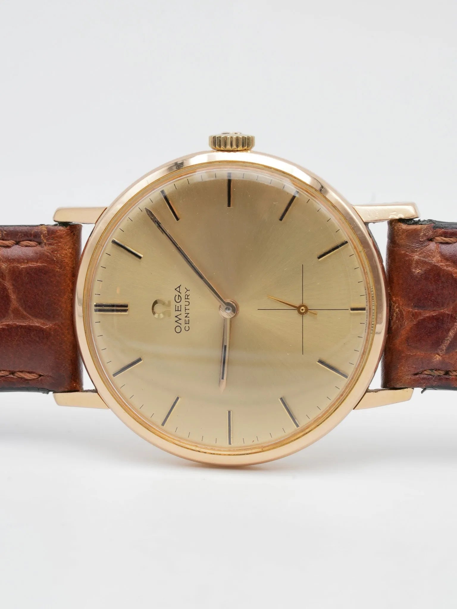 Omega - Century 121.014 Or 18k Boitier et cadran - 1960s - Atelier Victor Paris - Vintage Watch Shop Dubai