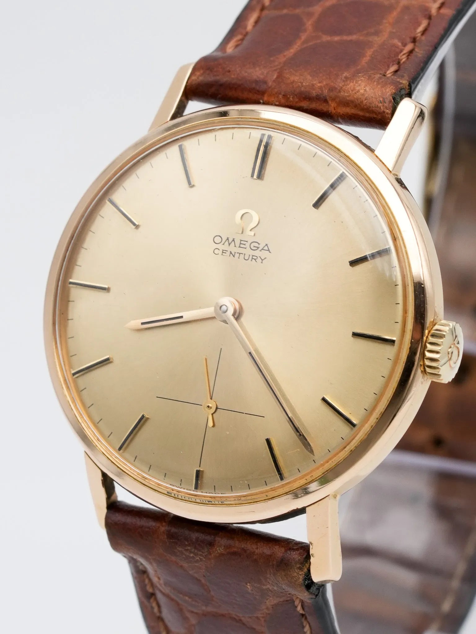 Omega - Century 121.014 Or 18k Boitier et cadran - 1960s - Atelier Victor Paris - Vintage Watch Shop Dubai