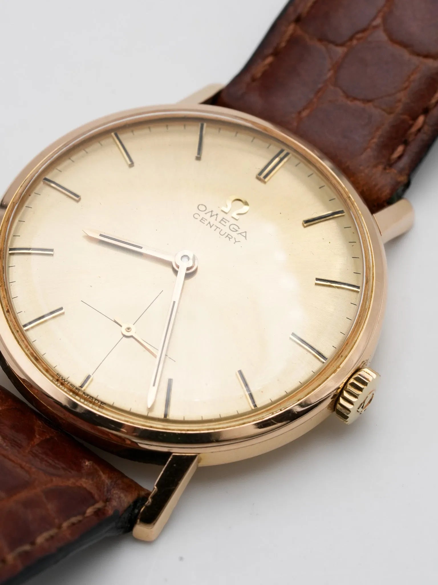Omega - Century Or 18k Boitier et cadran - 1960s - Atelier Victor Paris - Vintage Watch Shop Dubai