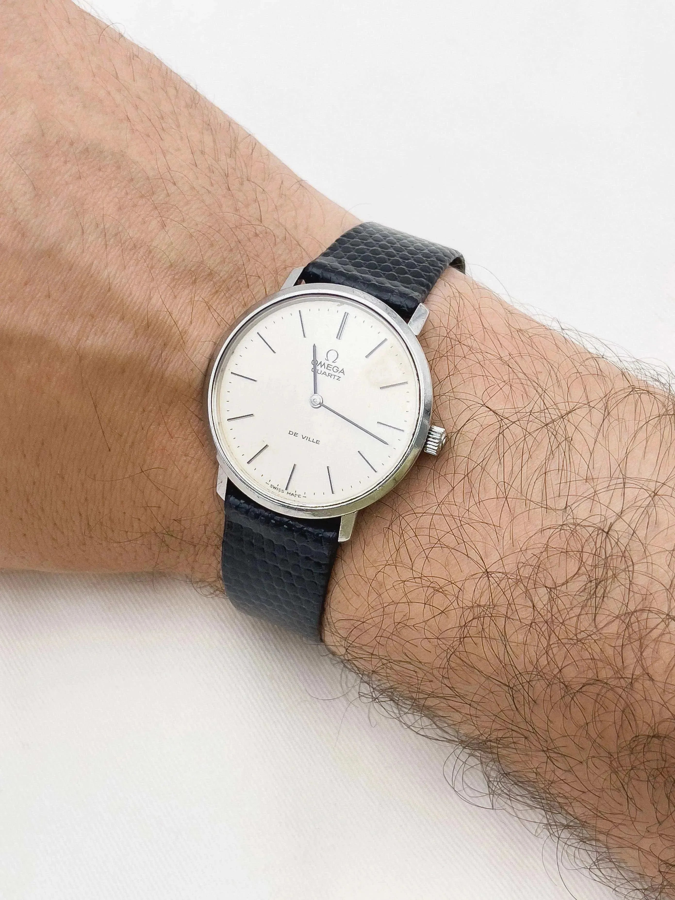 Omega - Circle Champagne Dial - 1976 - Atelier Victor - Vintage  Shop