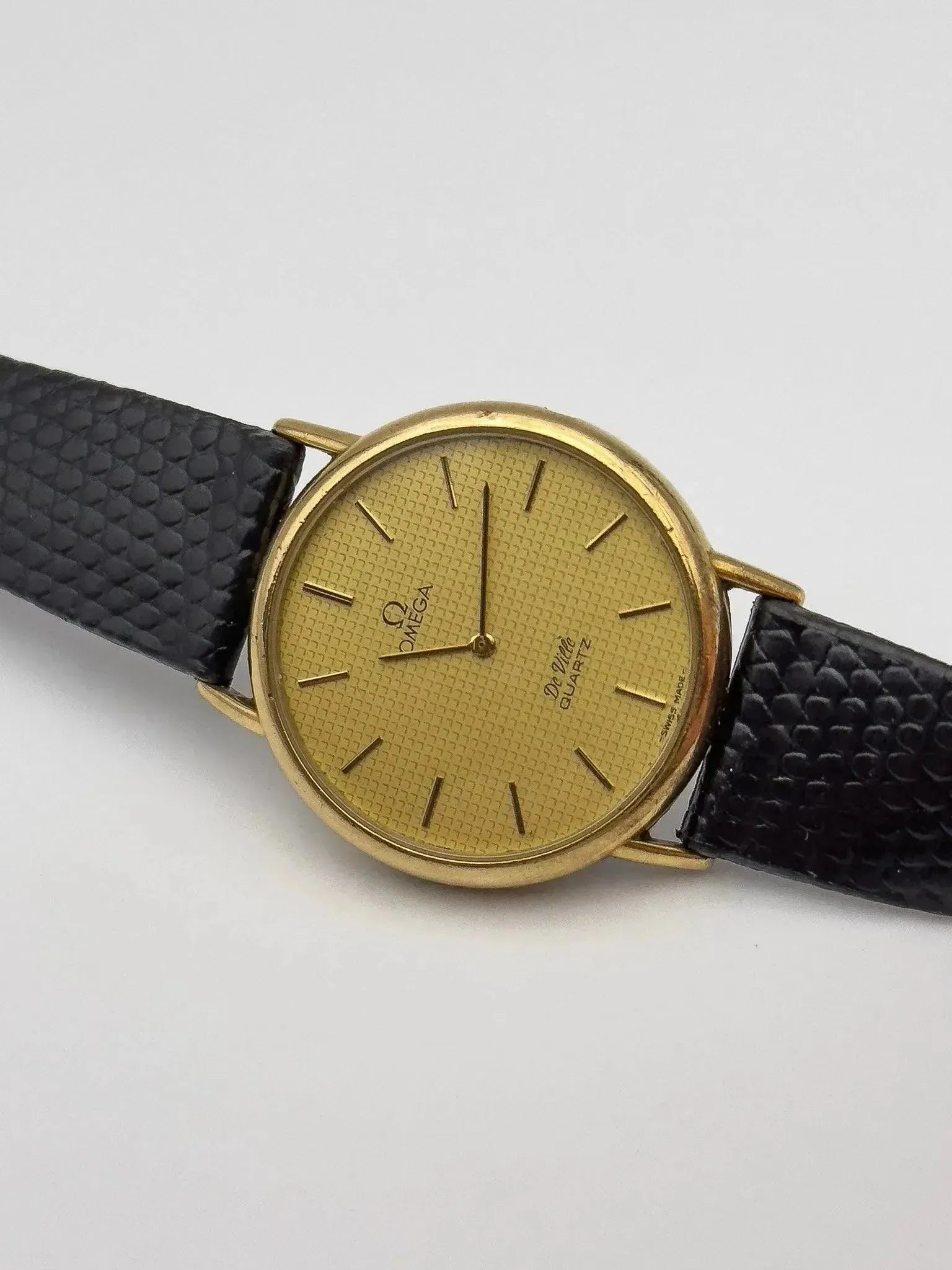 Omega - Circle Gold Clous de Paris - 1977 - Atelier Victor Paris - Vintage Watch Shop Dubai